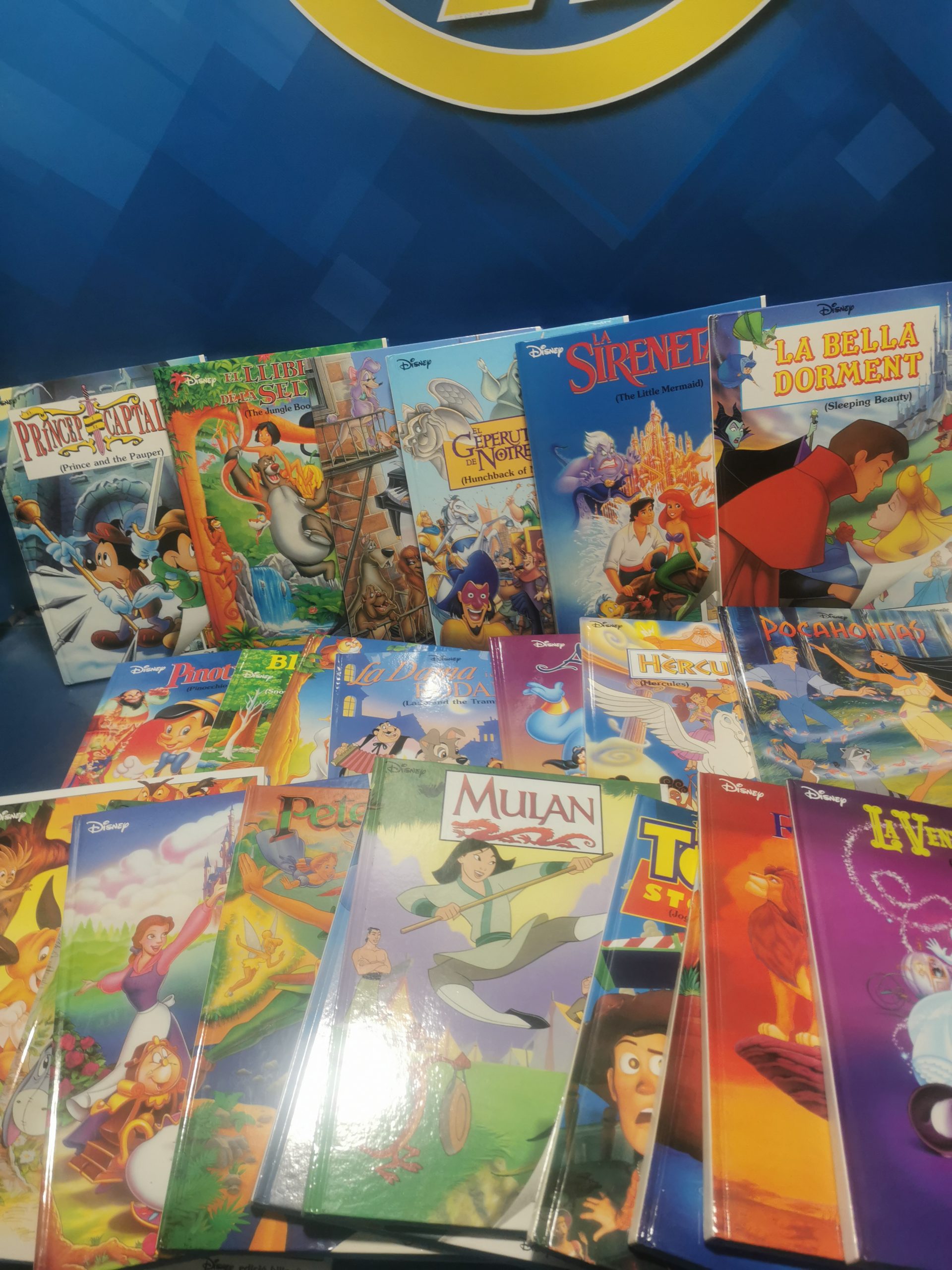 IMG_20230202_165232 25 tomos cuentos DISNEY, EDICIÓN BILINGÜE Catala/Ingles - Imagen 1