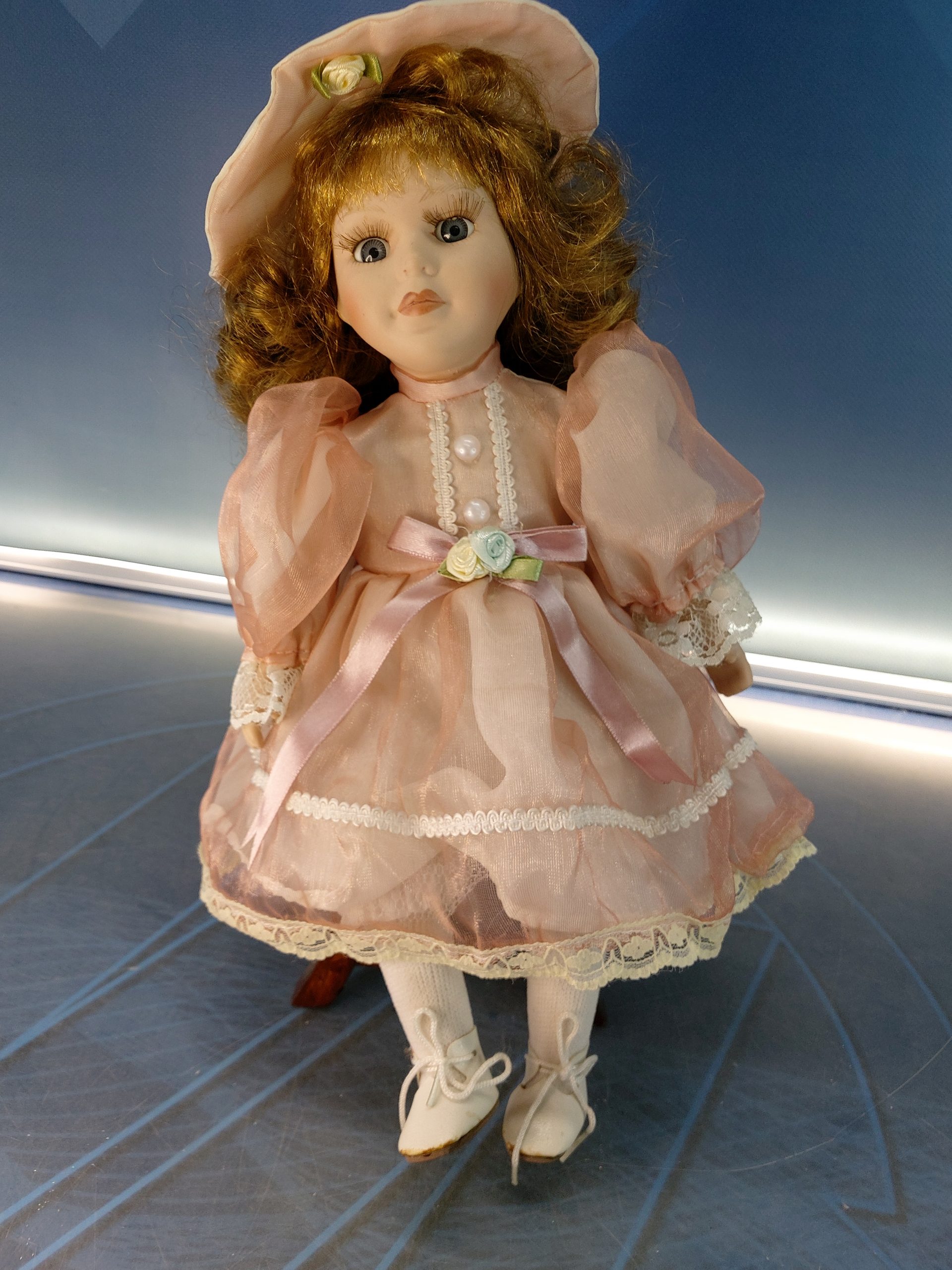 20230412_145553 Diane. Muñeca sentada de porcelana. Estilo sureño. - Imagen 1