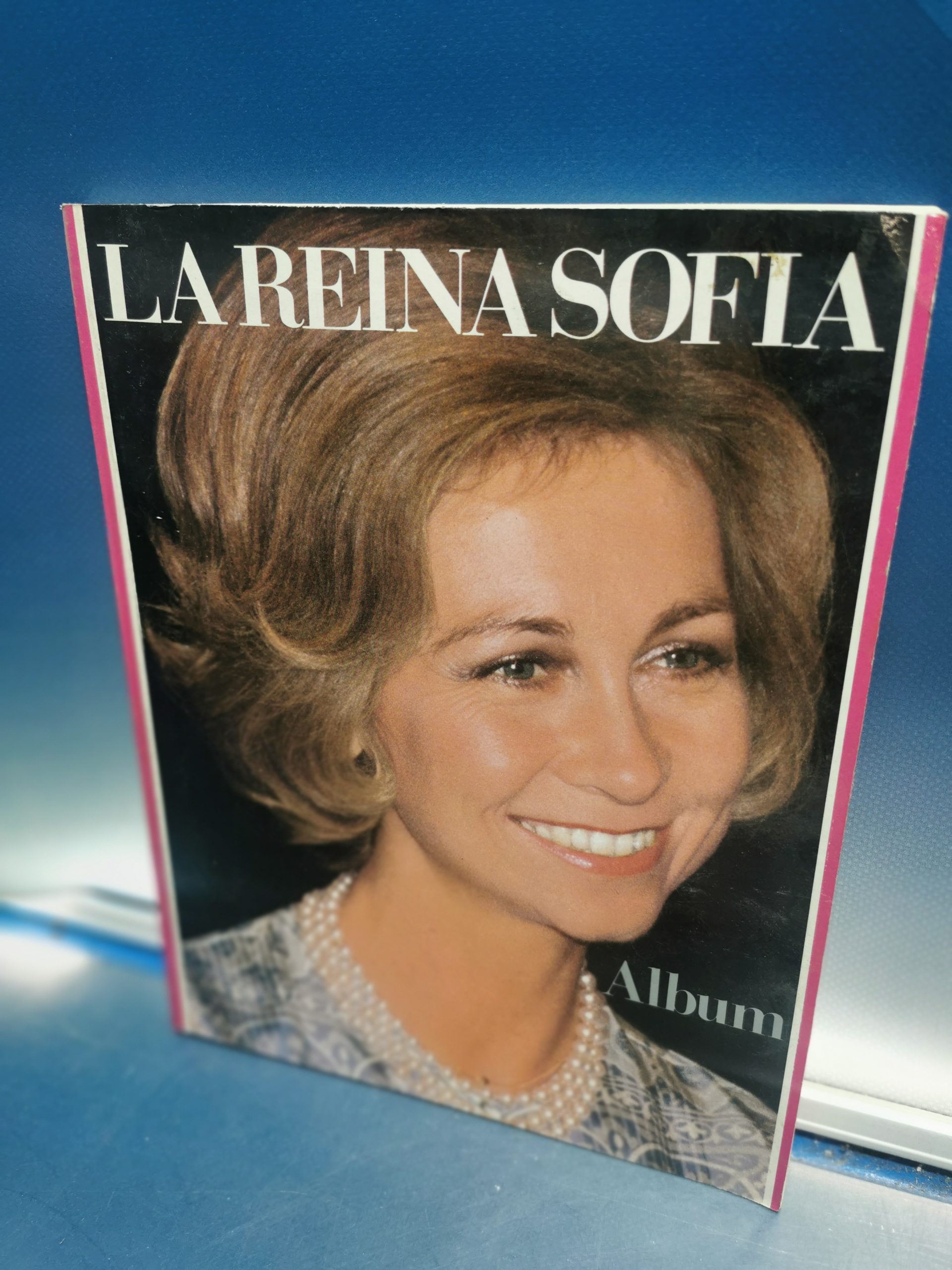 rpt La reina Sofía, álbum, ediciones conica, 1983, revista libro - Imagen 1