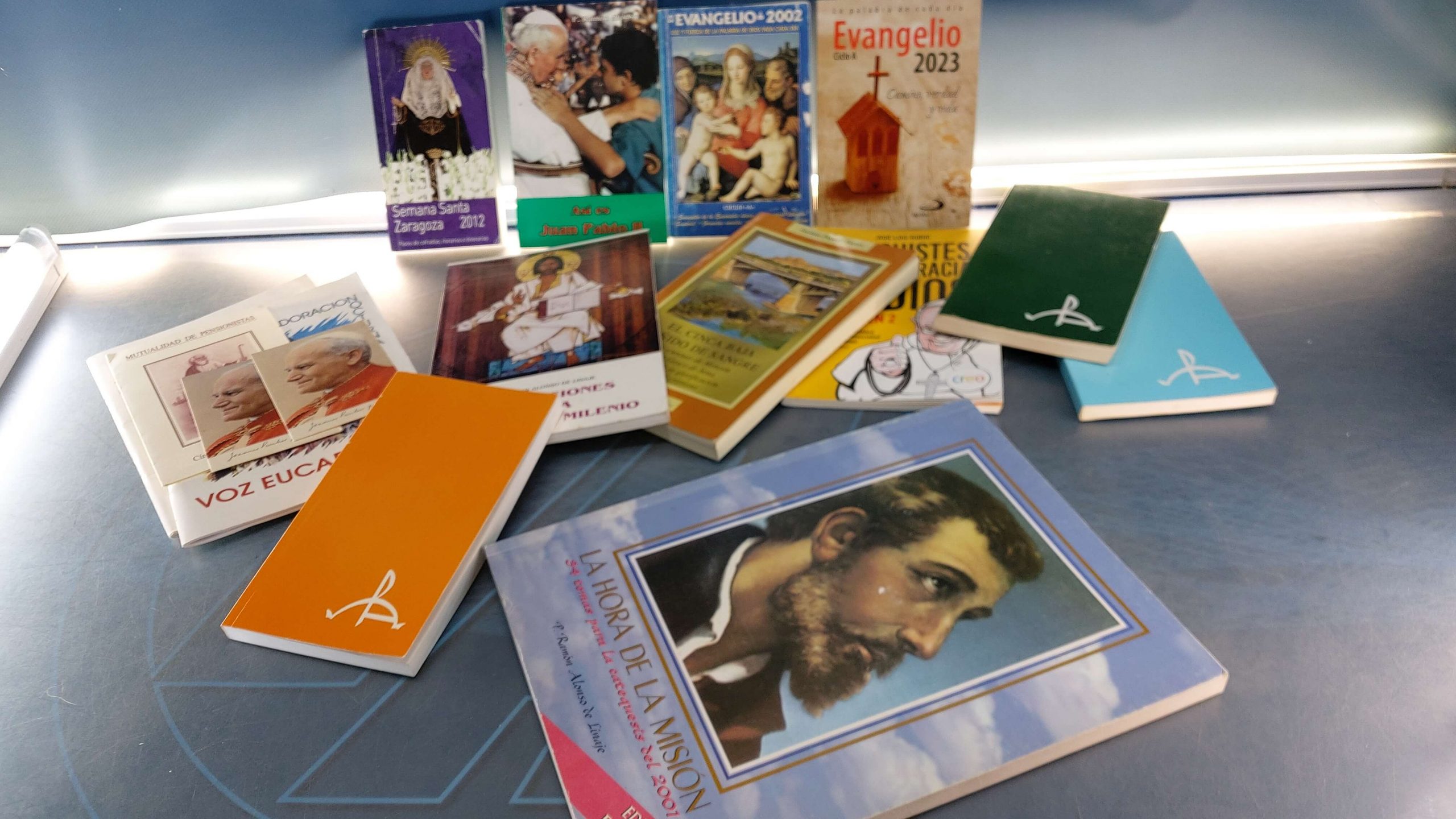 Merchandising Cristiano: Libros y revistas.