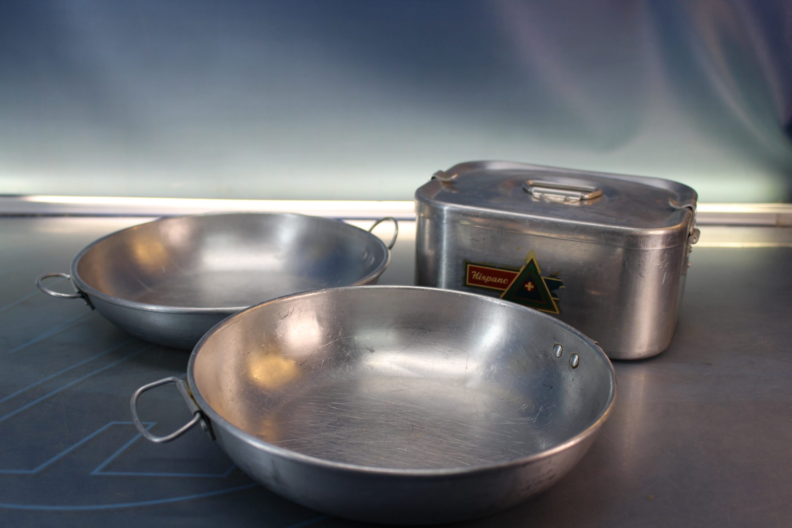 Material camping vintage. Hispano.