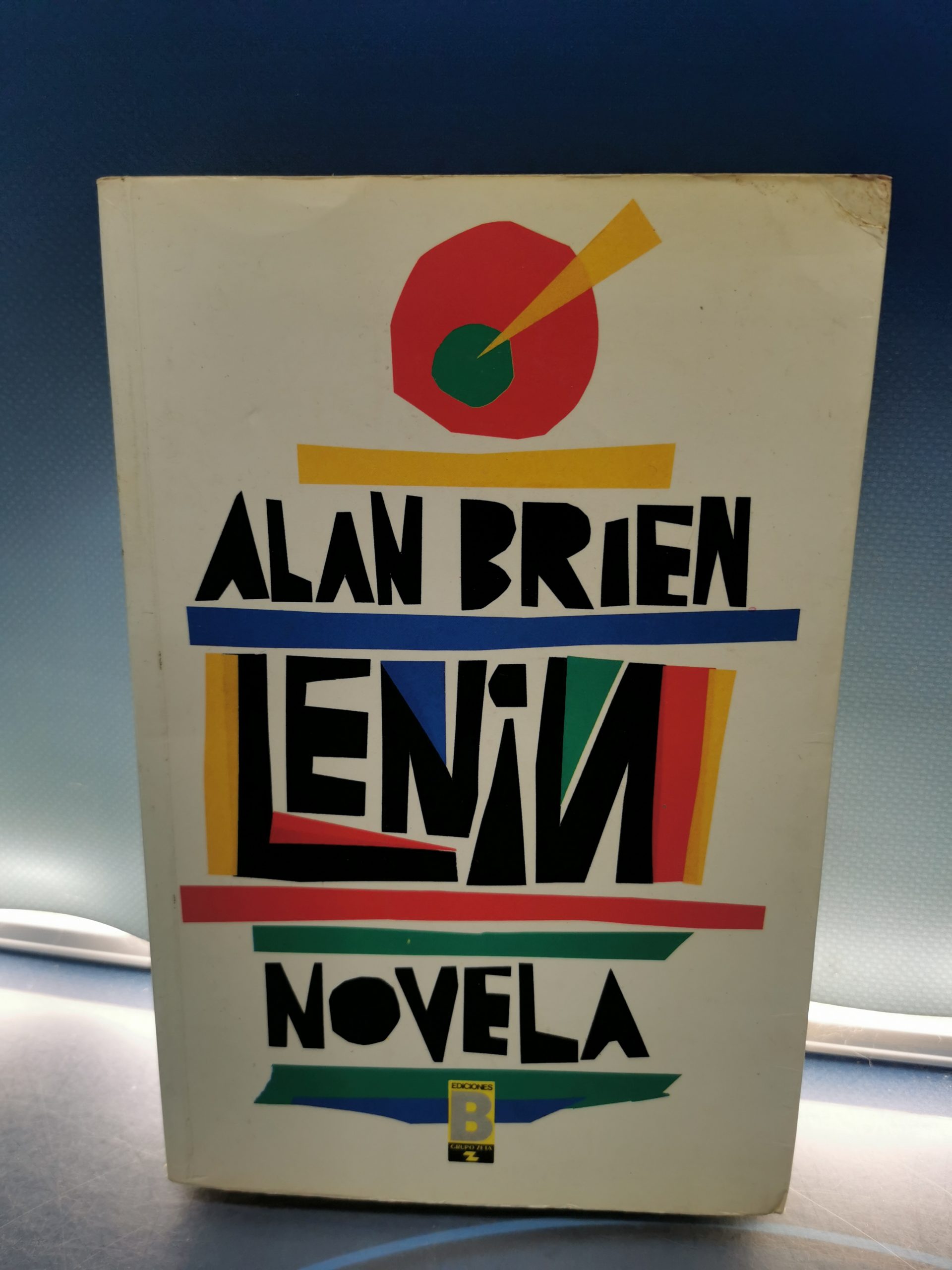 IMG_20230330_111533 Libro, novela, Lenin.- Alan Brien, - Imagen 1