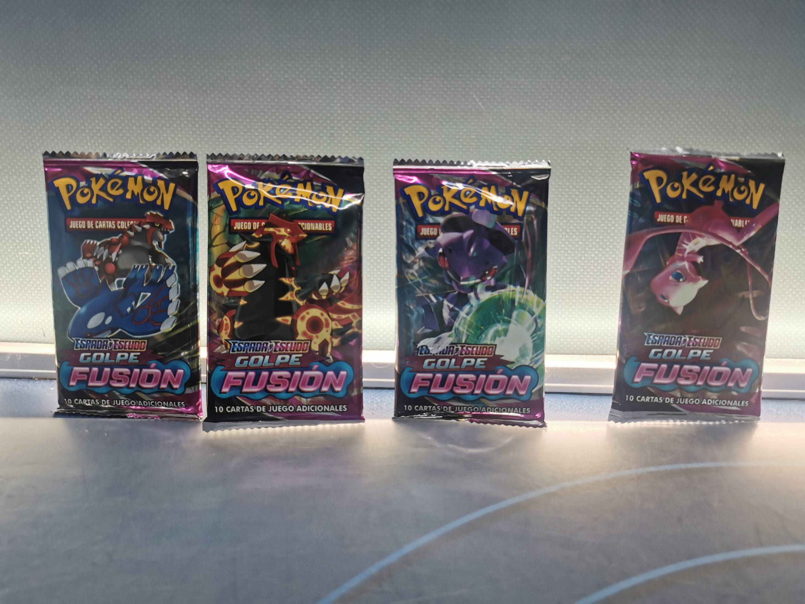 4 sobres, cartas, cromos POKEMON golpe fusión, no originales
