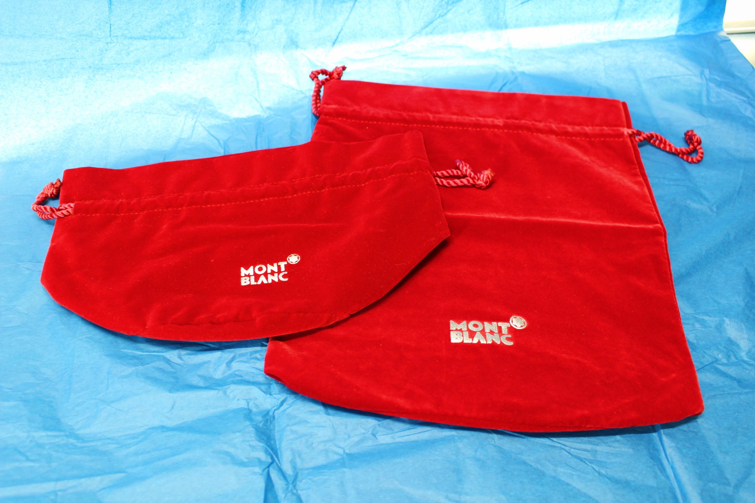 IMG_5321 Montblanc. Dos bolsas de terciopelo rojo, nuevas, sin uso. - Imagen 1
