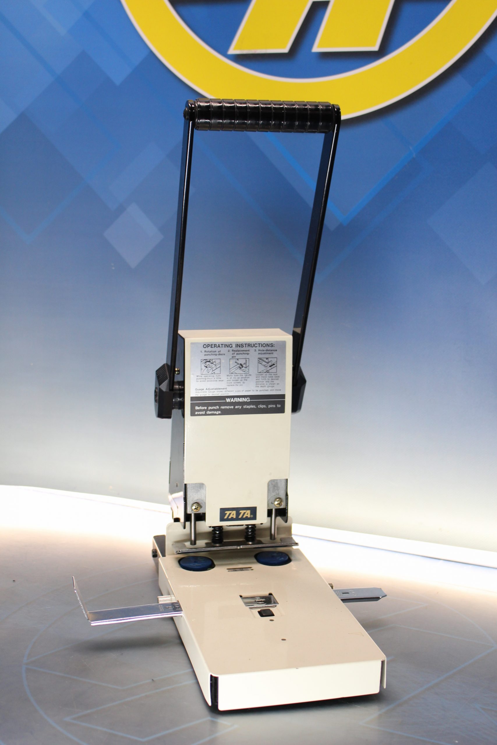 Ta Ta perforadora de papel de gran capacidad. Funciona. 5k.