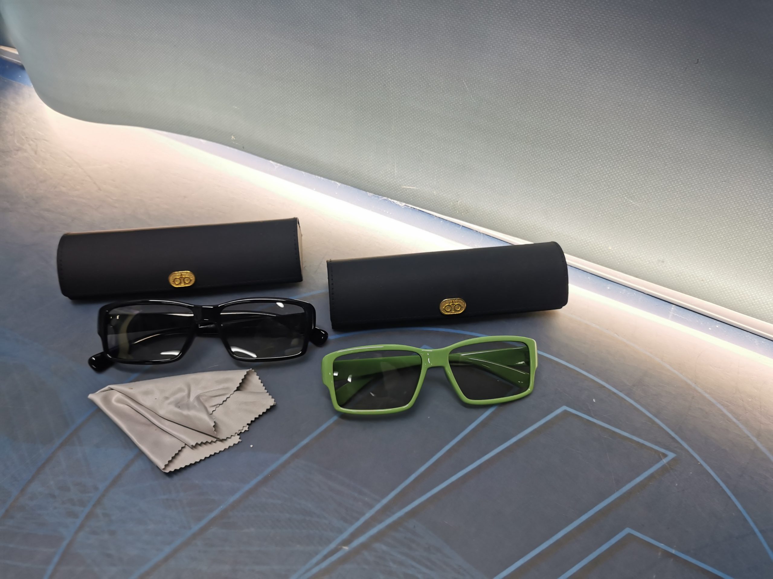 Lote dos gafas 3·D para LG , con su funda