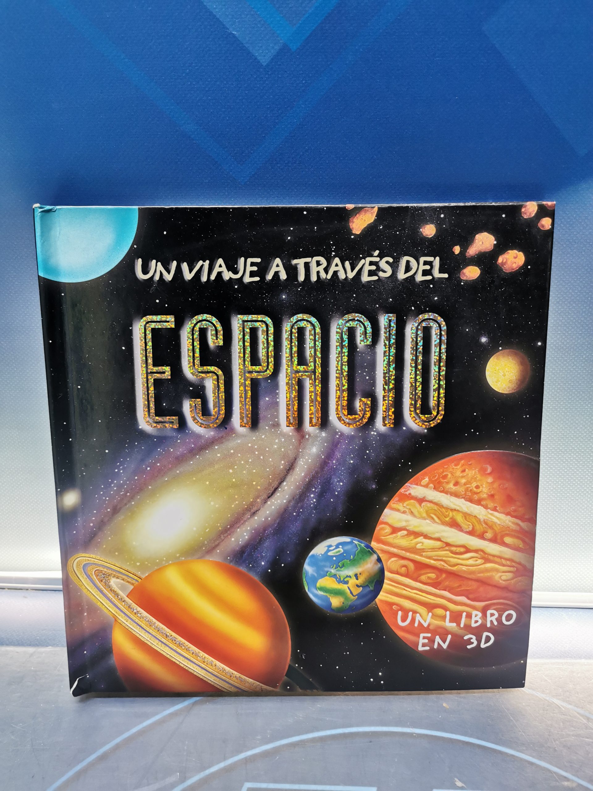 IMG_20231121_163457 Un viaje a través del espacio en pop-up, un libro en 3D - Imagen 1
