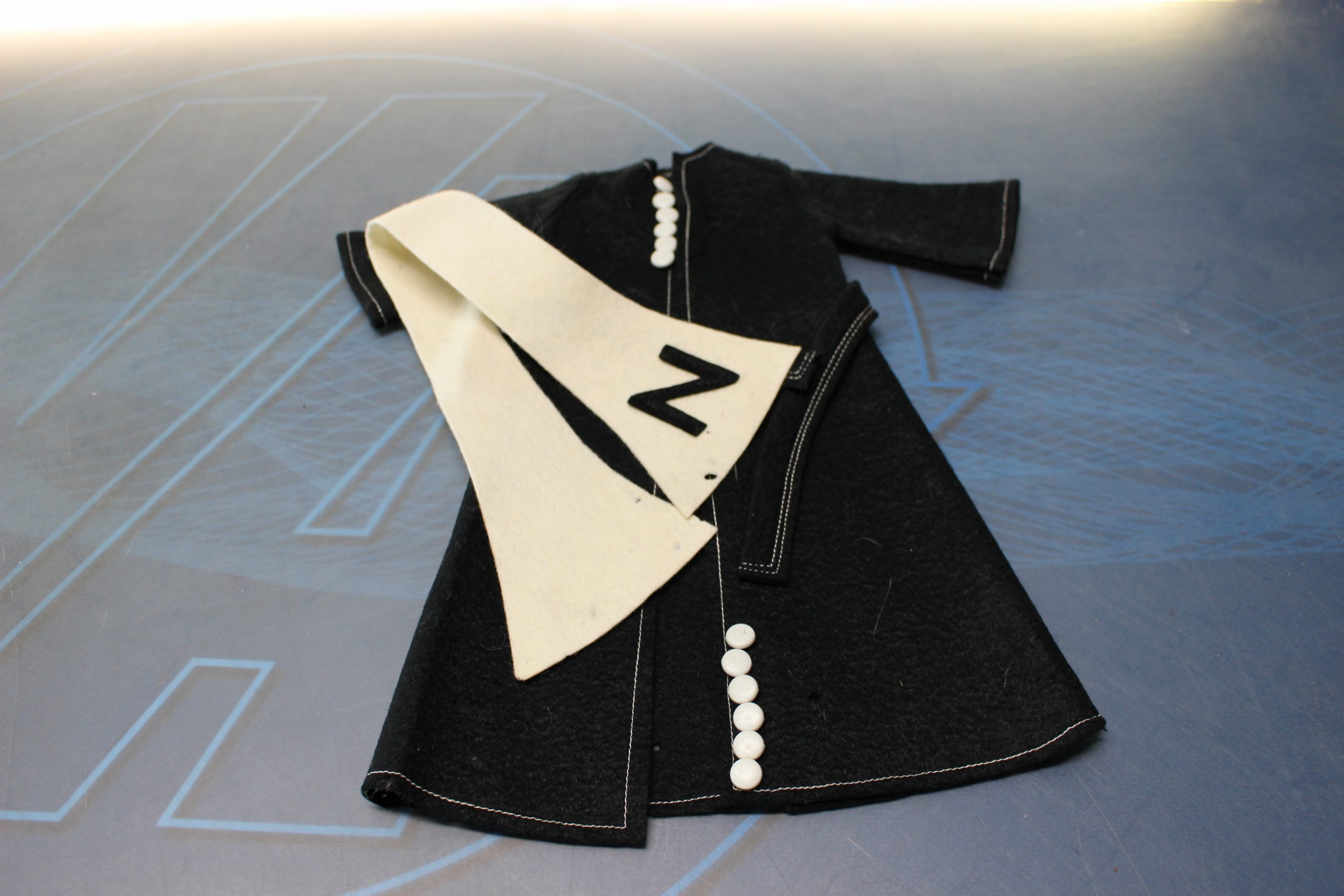 Ropa original Nancy Maxi abrigo negro con estola. 1970.