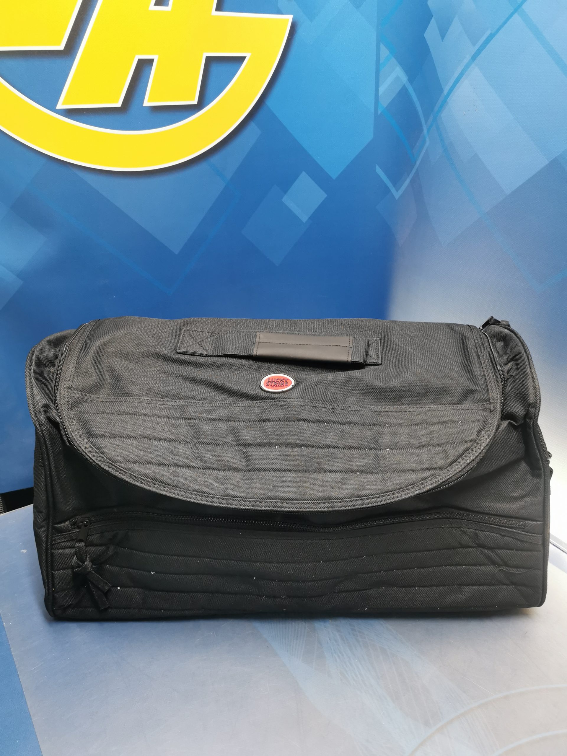 IMG_20240207_095110 Mochila de mano, Lucky strike, promocional deportiva - Imagen 1