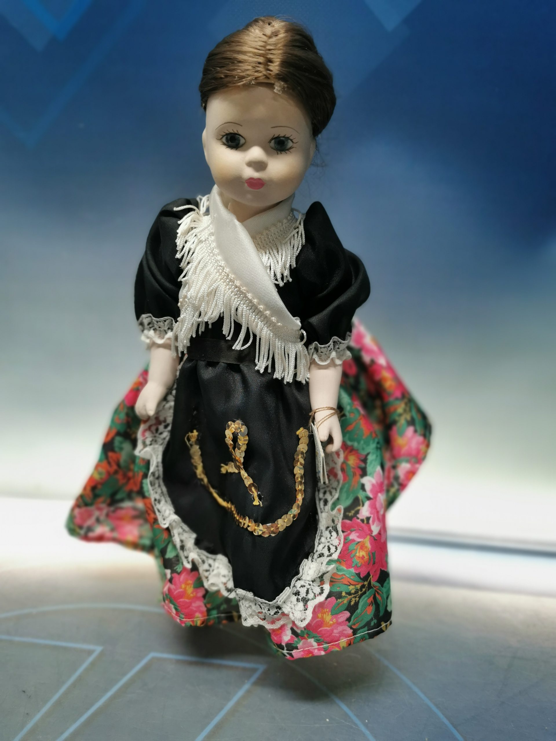 Muñeca de porcelana vestido regional. Manises, Valencia. Fantastic Factory.