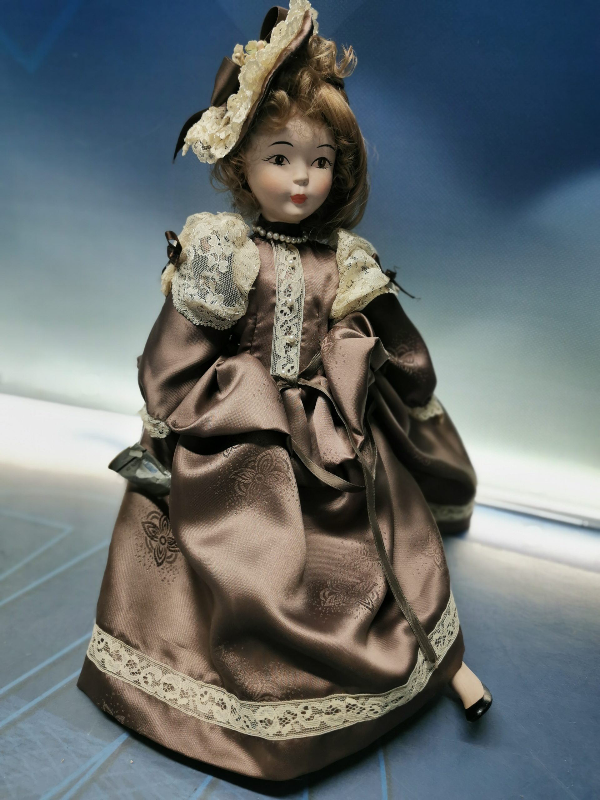 Muñeca , Fanas, 38 cm. cabeza de porcelana, perfecto estado, artesanal