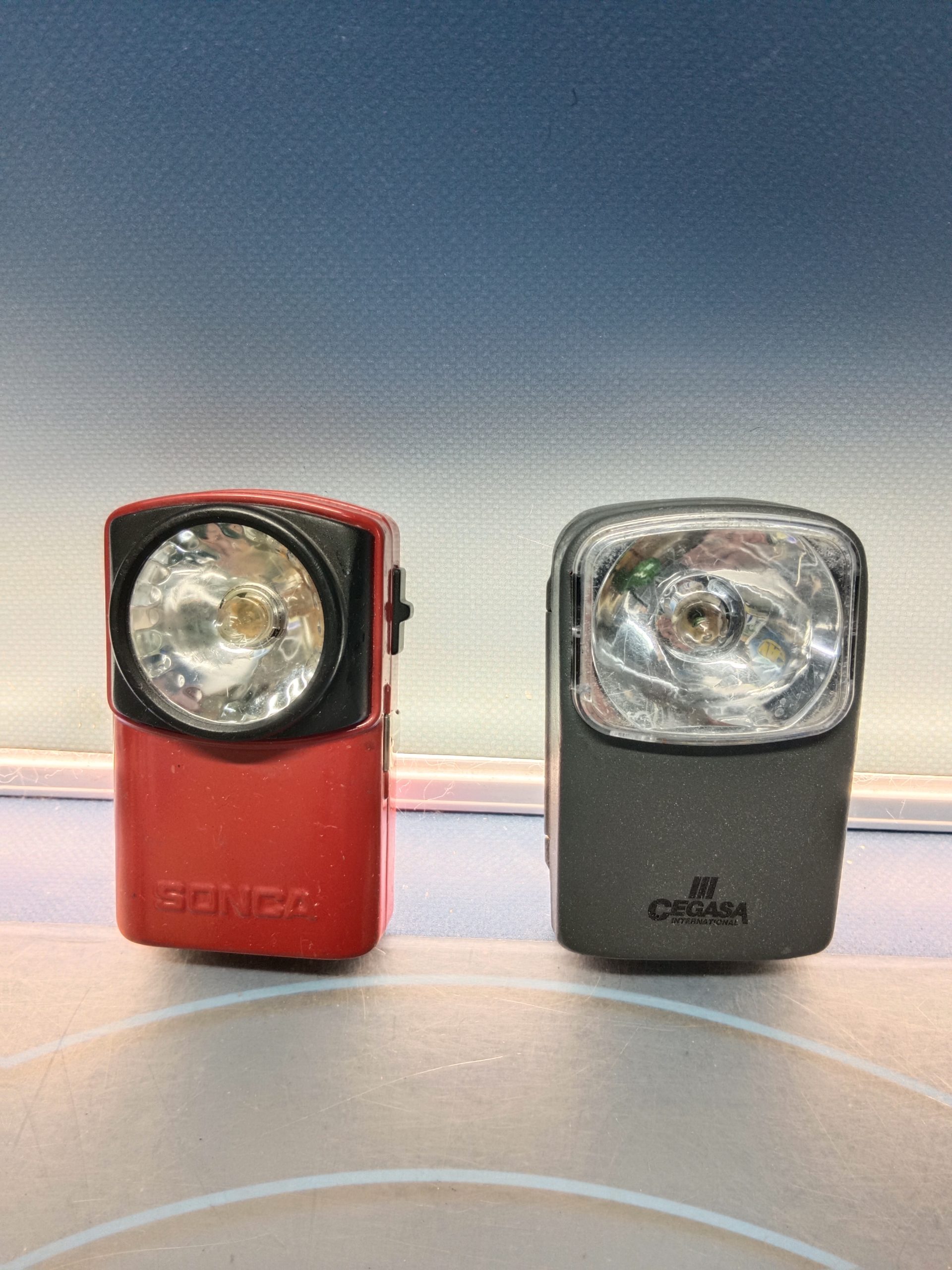 Lote , 2 linternas vintage, petaca SONCA + CEGASA