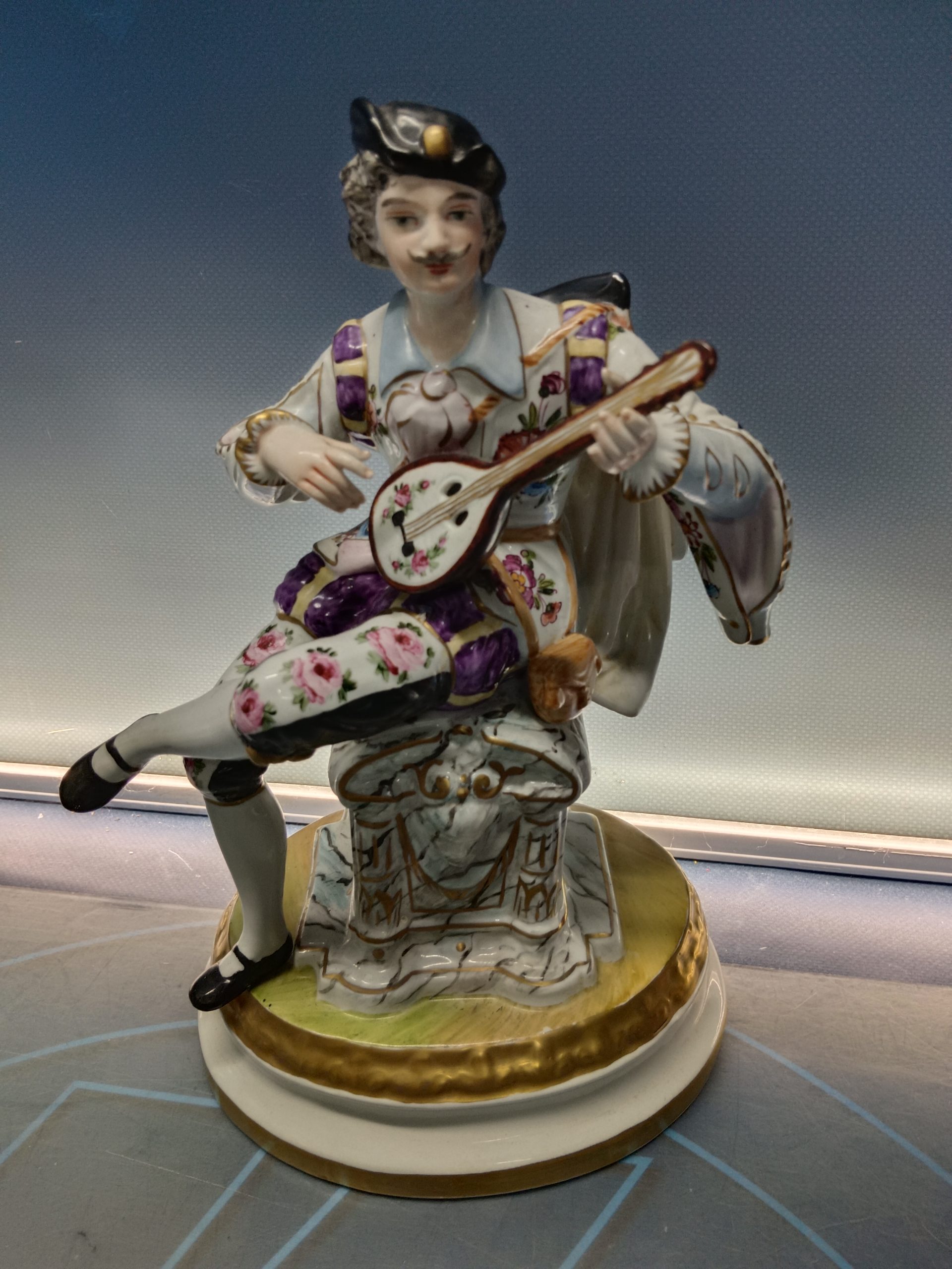 preciosa figura porcelana Jose Maria Alvarez con laud