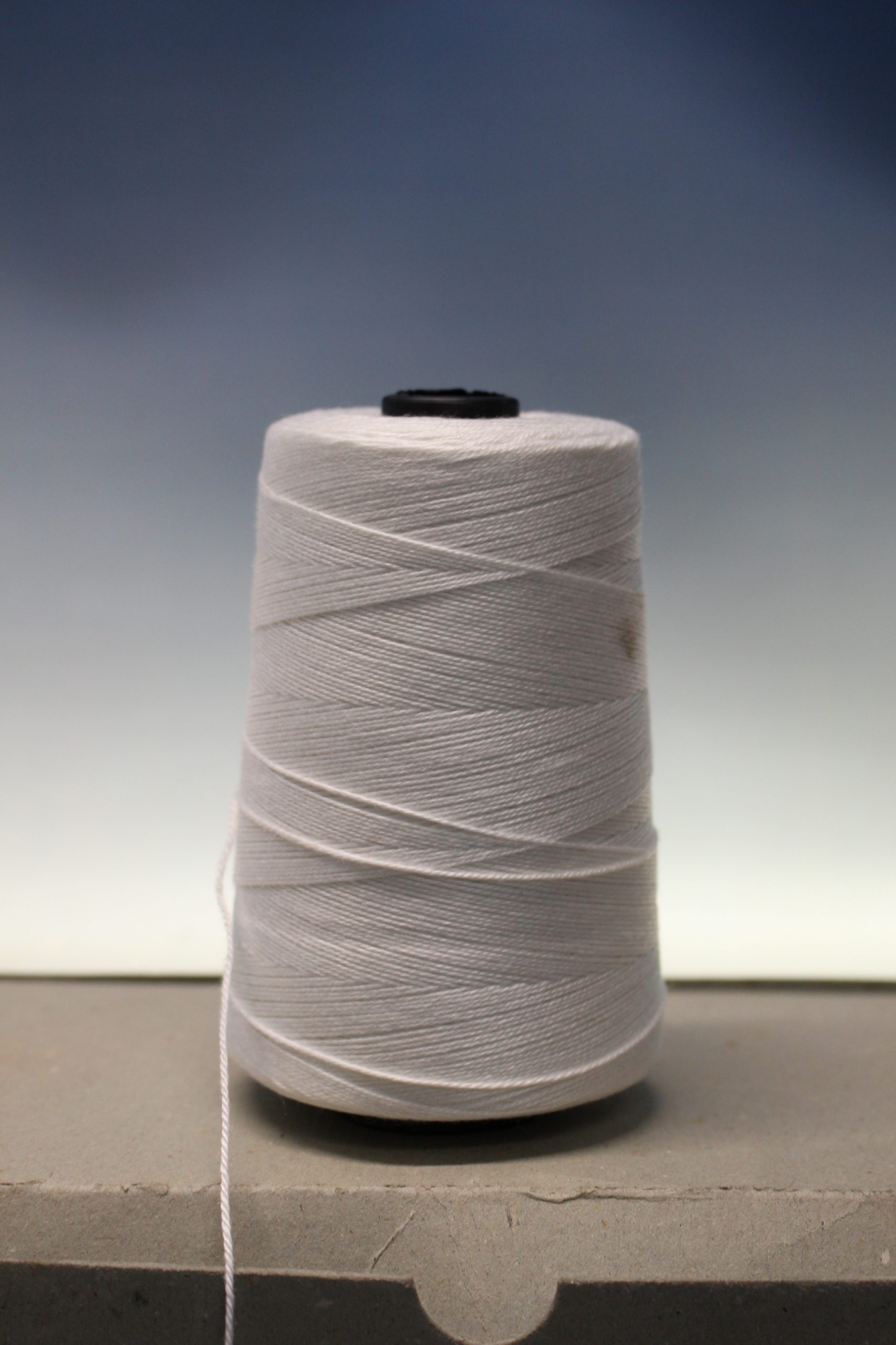 Hilo especial Fibrapol. Caja de 5 bobinas de 200 grs. Blanco.