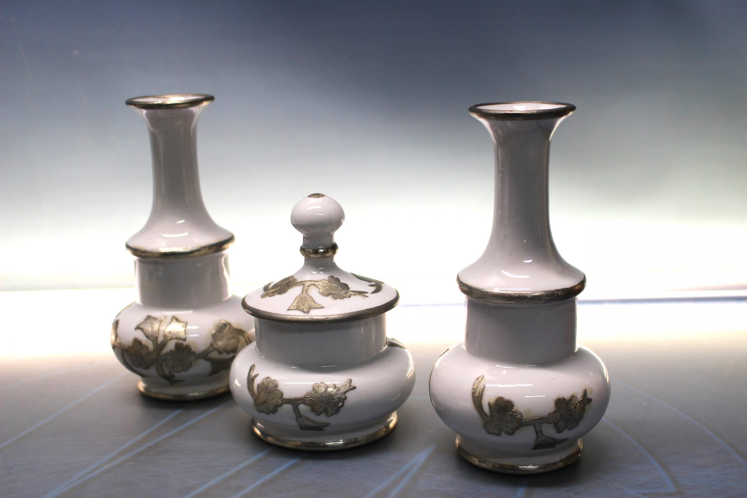 IMG_3771 Curioso juego de porcelana y ¿estaño? Sin firma. - Imagen 1