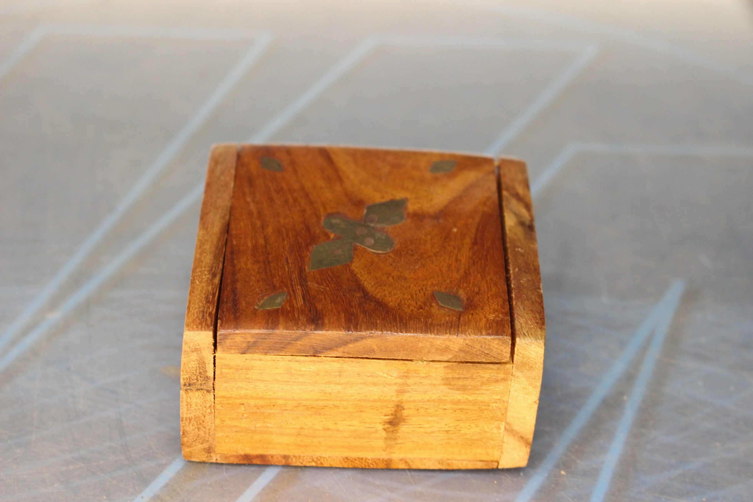 IMG_4352 Caja, cajita de madera con metal. - Imagen 1