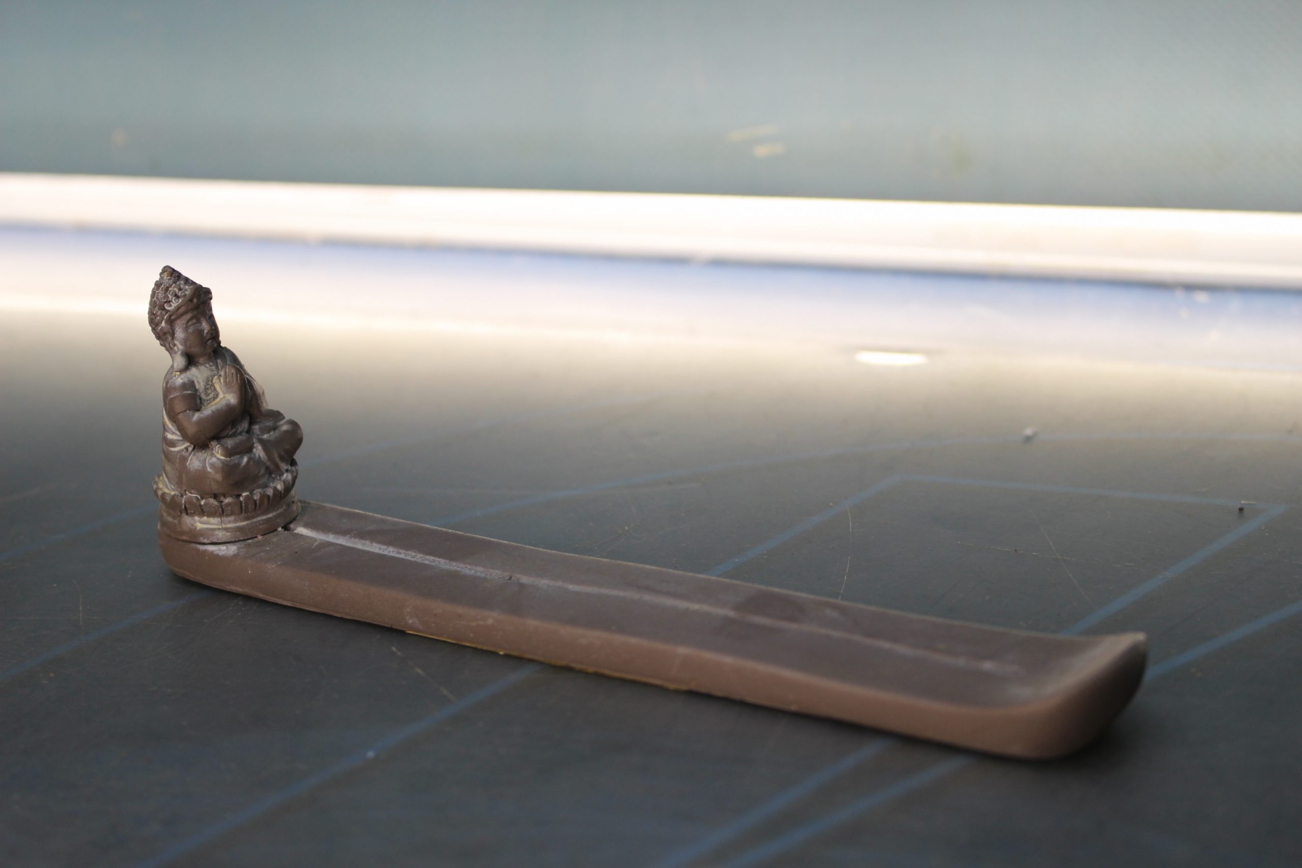 Incensario, soporte para incienso con buda.  Terracota.