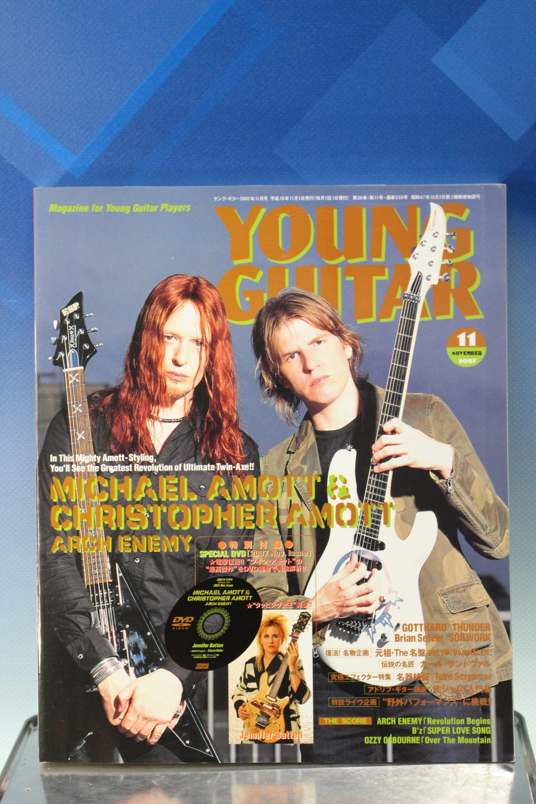 Revista Young Guitar. Noviembre 2007 Michael y Christopher Amott.