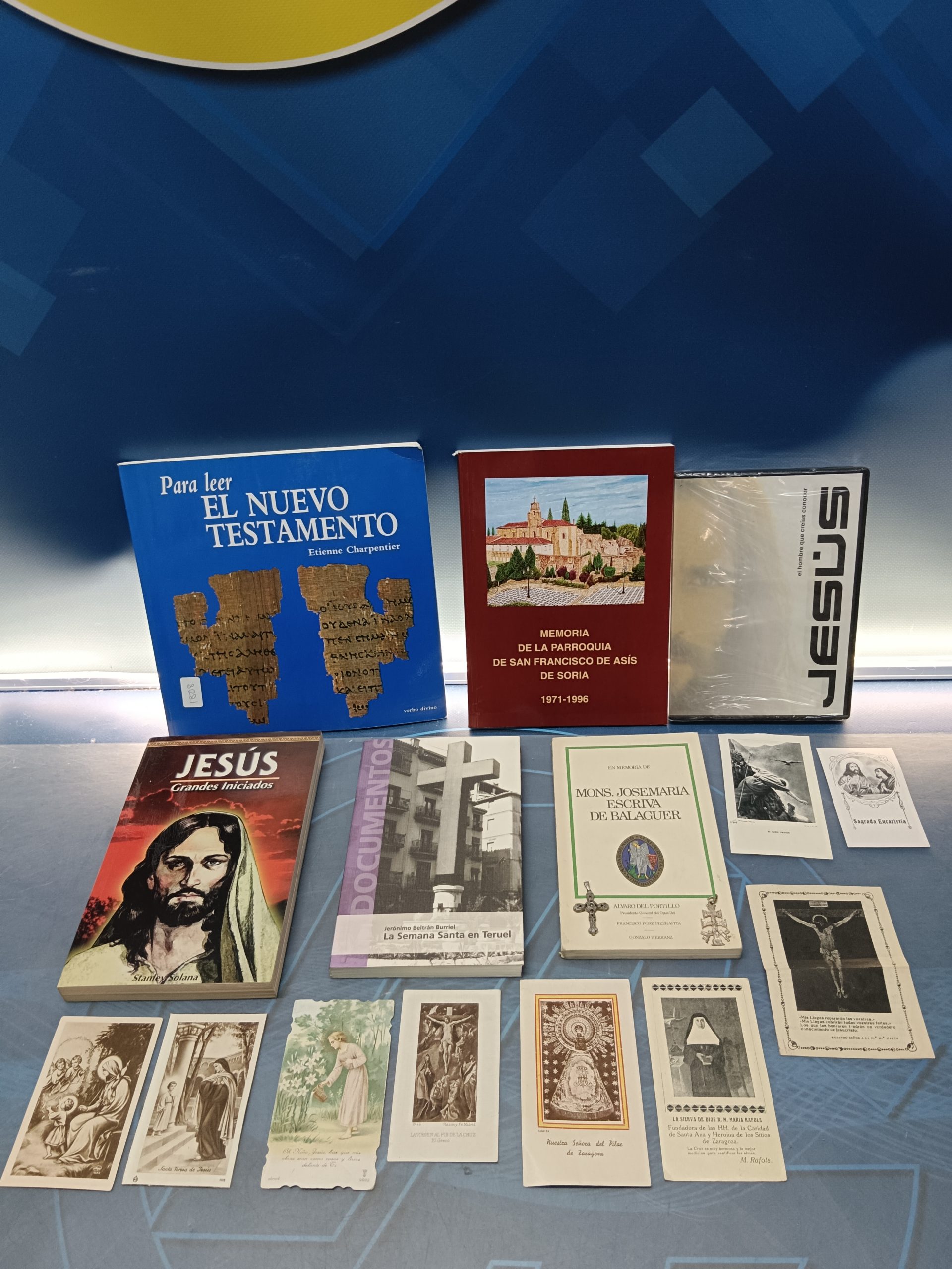 IMG_20240509_154500 5 LIBROS ECLESIÁSTICOS, RELIGIÓN CATÓLICA, + postales y dvd - Imagen 1