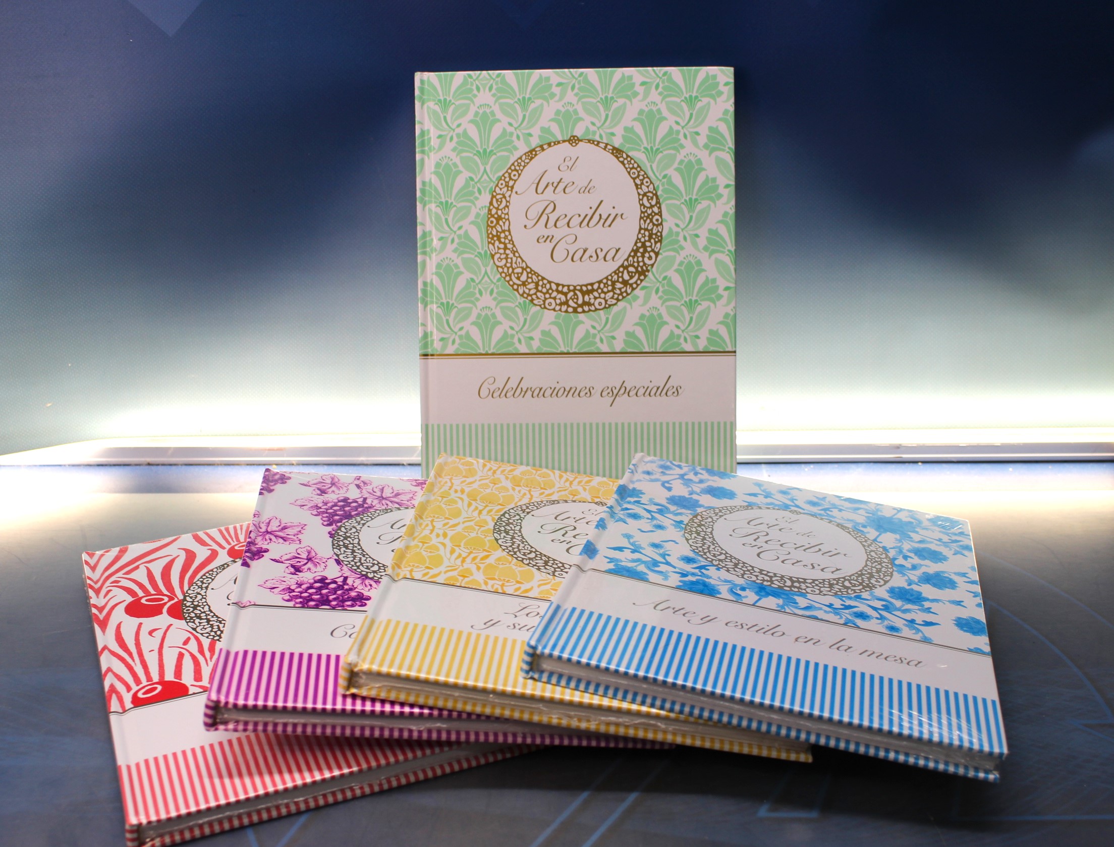 El arte de recibir en casa. 5 Tomos. Madrid, 2013.