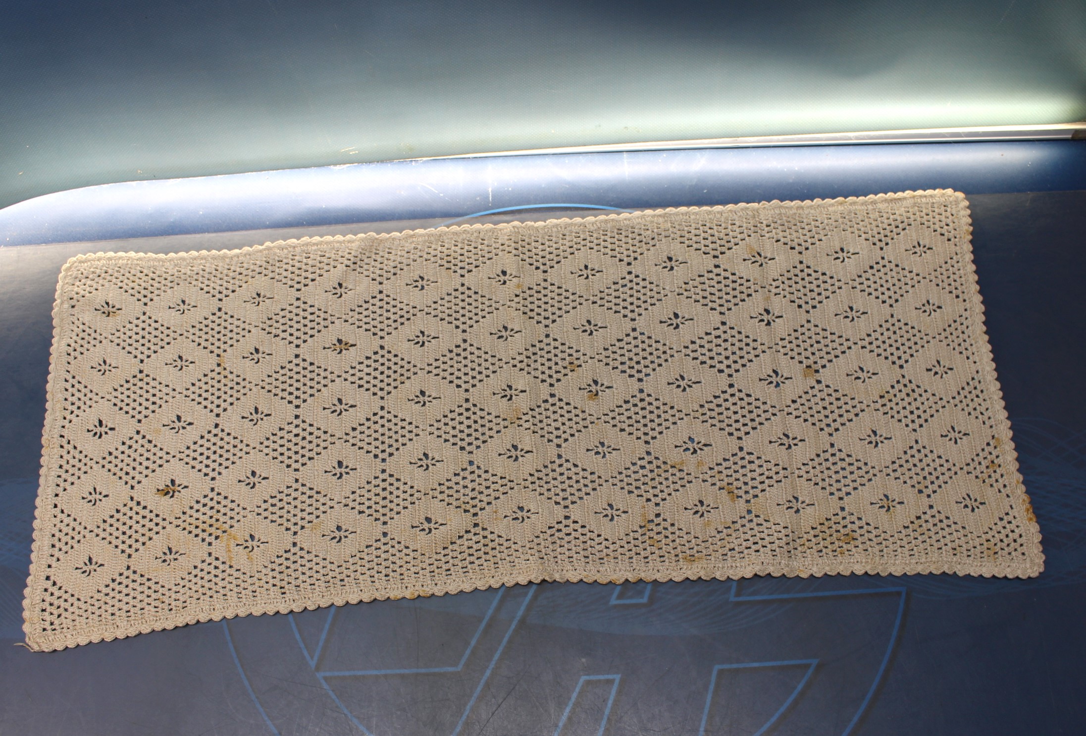 IMG_6136 Tapete rectangular de ganchillo beige. 70 x 30 cm. - Imagen 1