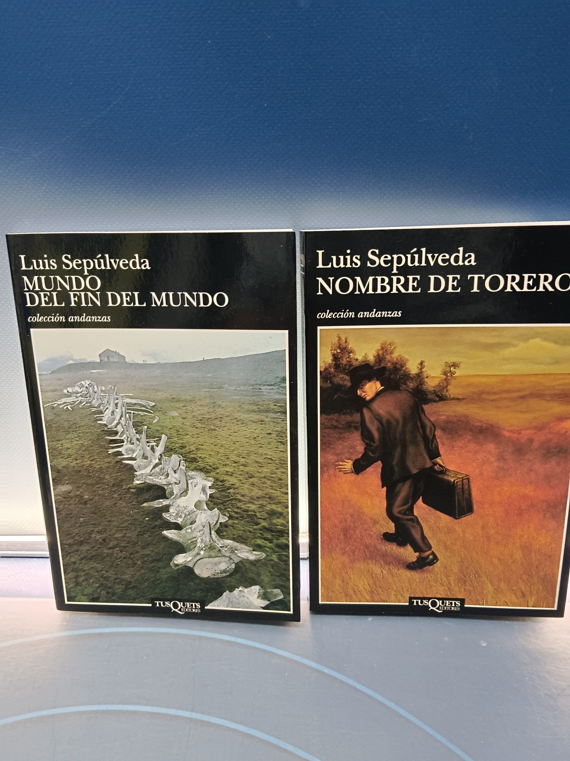 IMG_20240521_161204 dos libros de Luis Sepúlveda: Nombre de torero + MUNDO DEL FIN DEL MUNDO - Ed. Tusquets. - Imagen 1