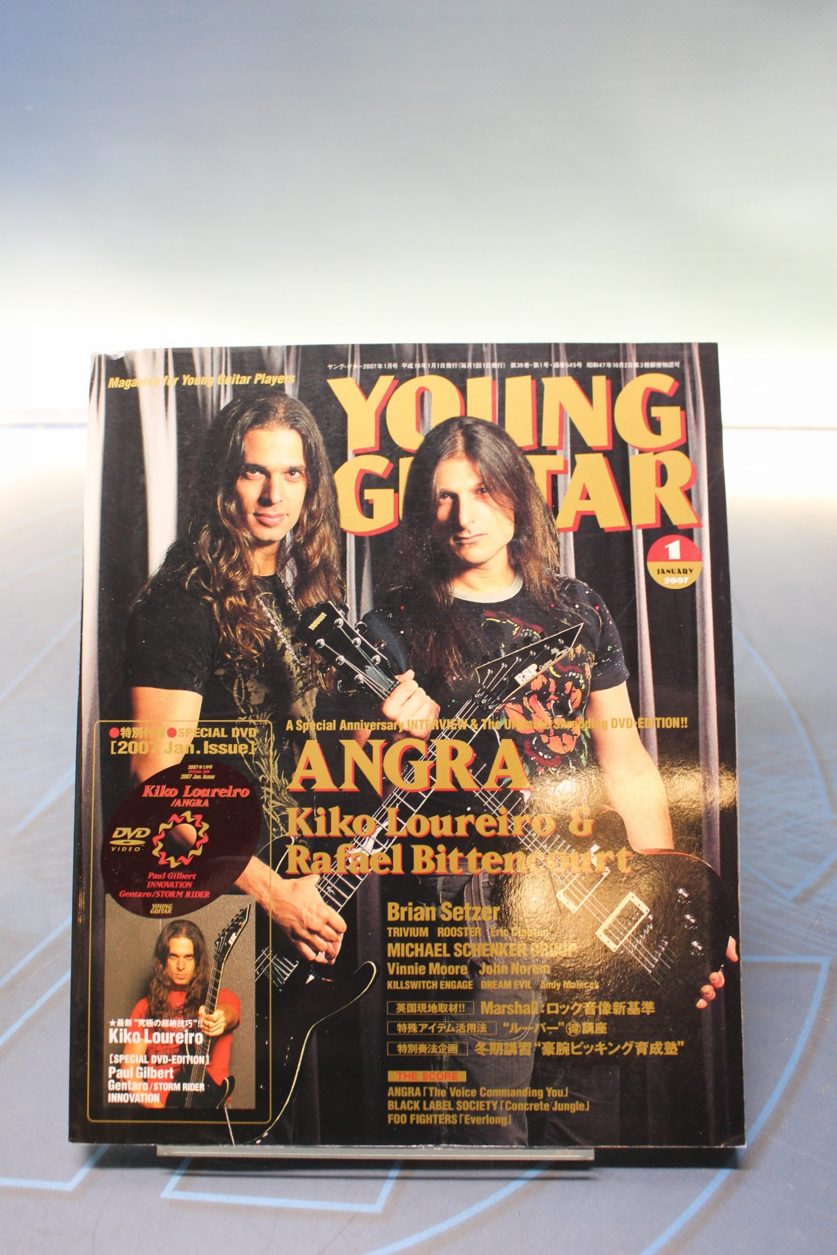 IMG_6885 Revista Young Guitar. 1 2007 Kiko Loureiro. Edición japonesa. Incluye dvd. Como nueva. - Imagen 1