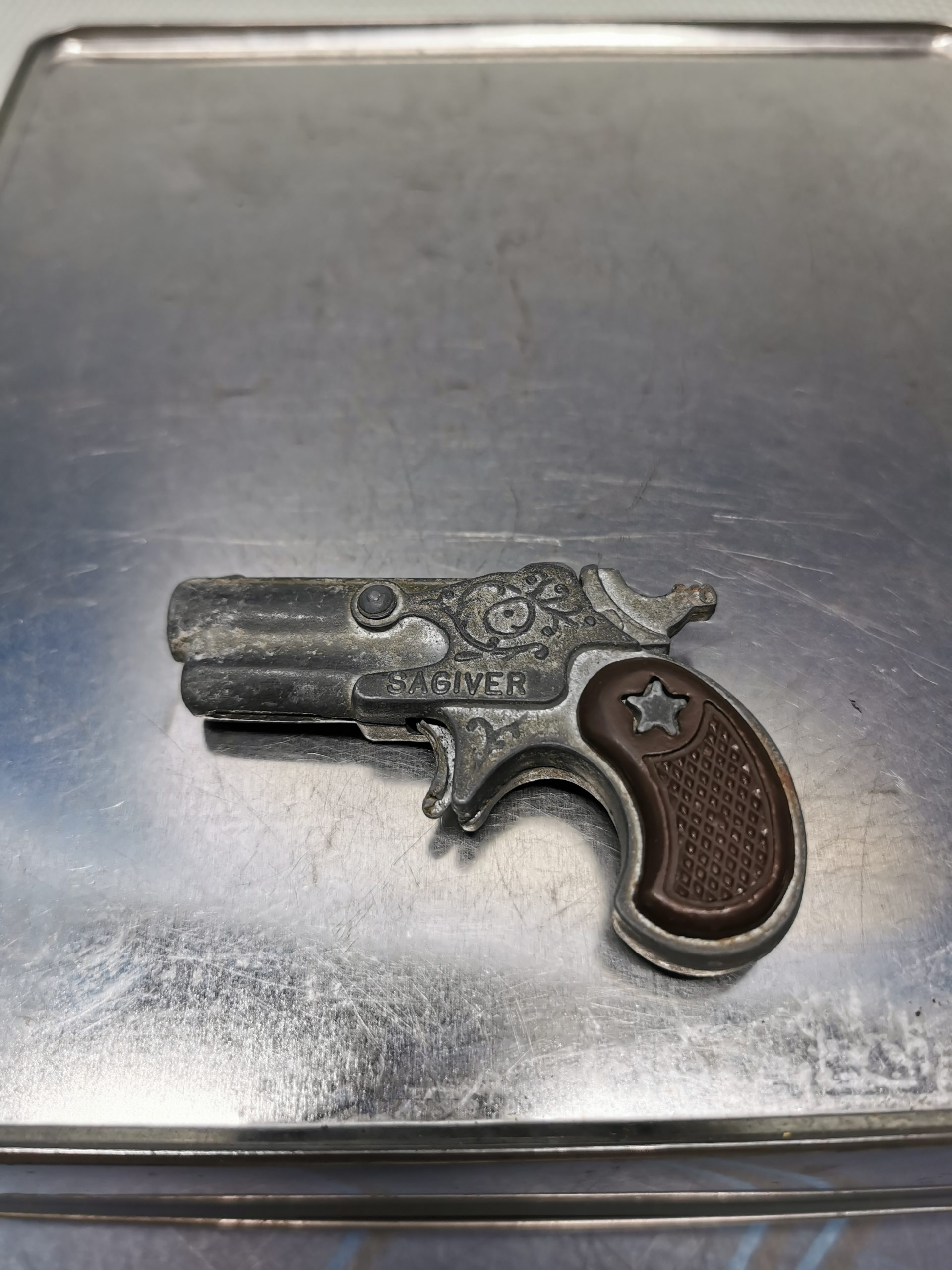 pistola de metal decorativa sagiver, PISTOLA DERRINGER ,FOGUEO EN METAL