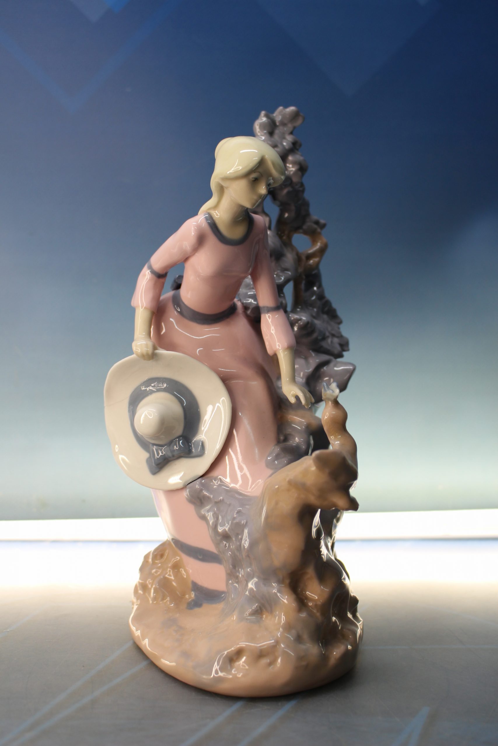 IMG_9281 Figura muchacha porcelana Rex, Valencia. Hecha a mano. - Imagen 1