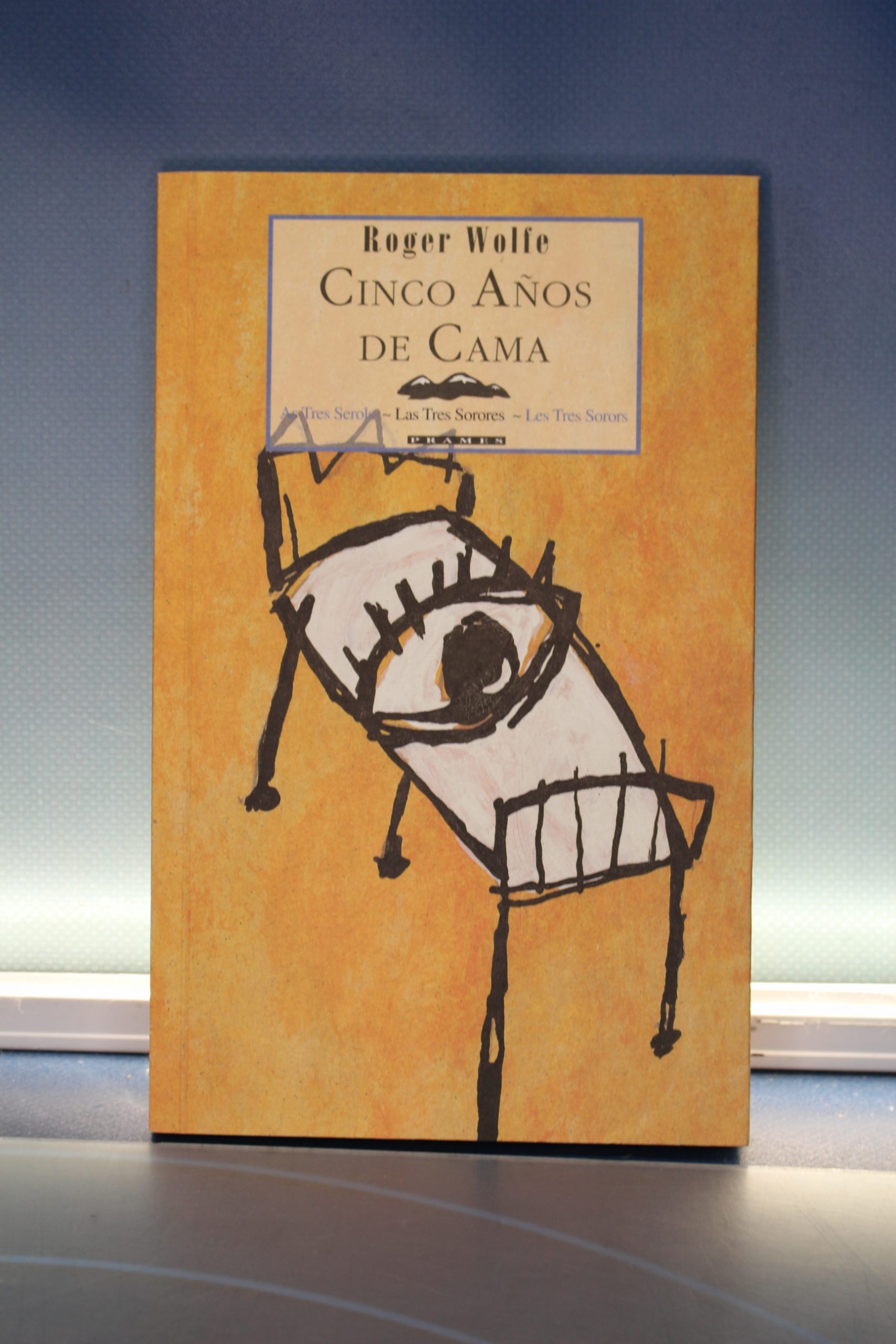 Libro de Poesía. Cinco años de cama – R. Wolfe.