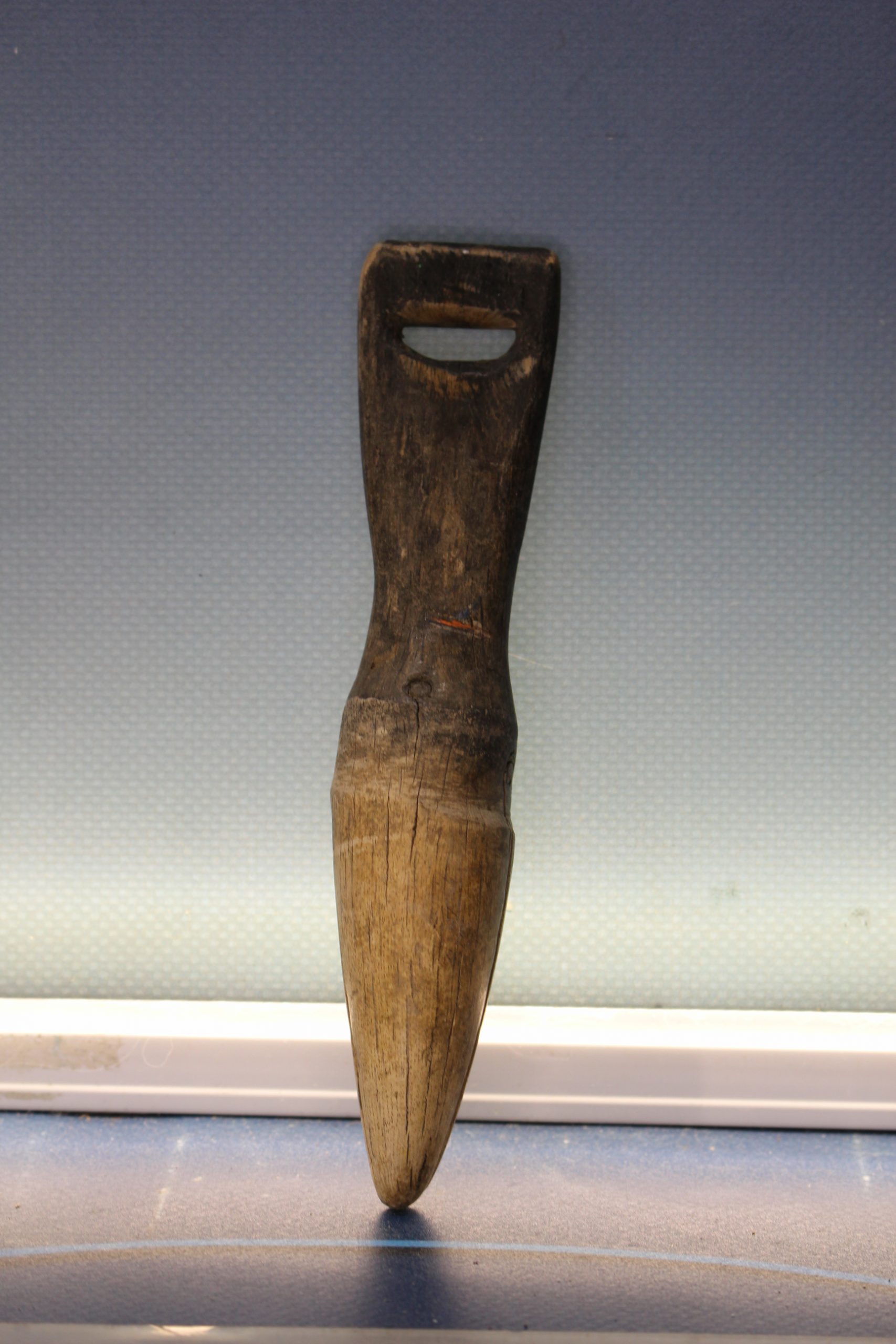 Antiguo badajo de madera.