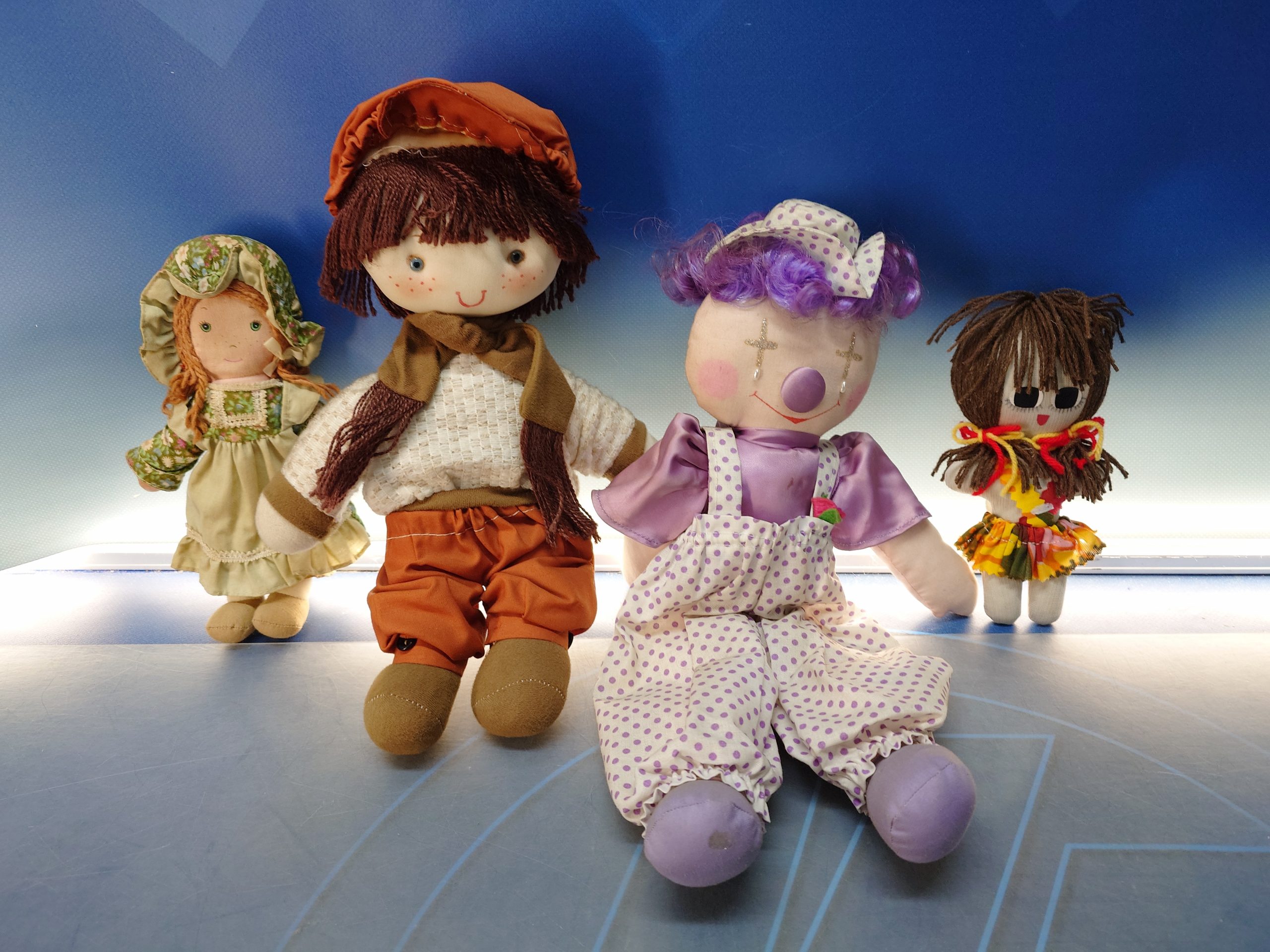 20241009_165217526 4 muñecas de peluche, vintage, diferentes, de 37 a 17 cm. - Imagen 1