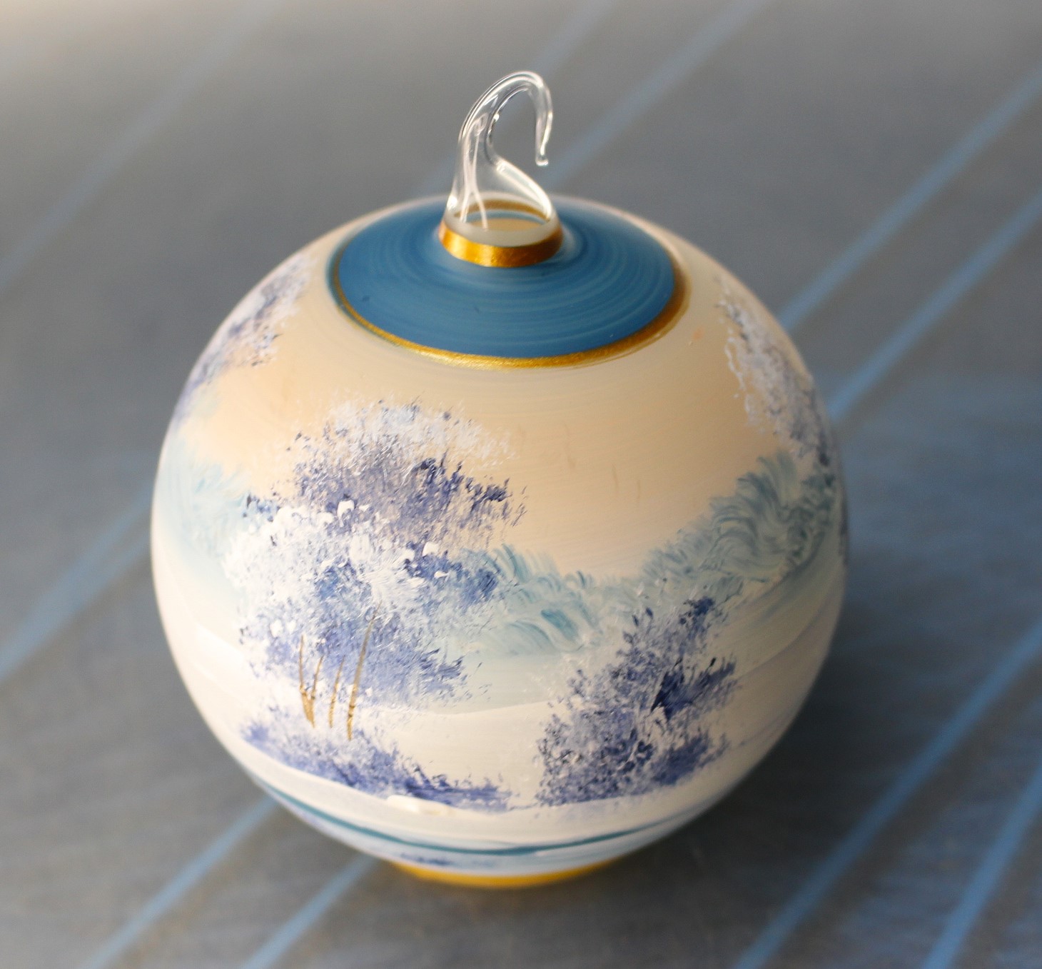 Bola vidrio soplado pintada a mano. Árbol de Navidad.