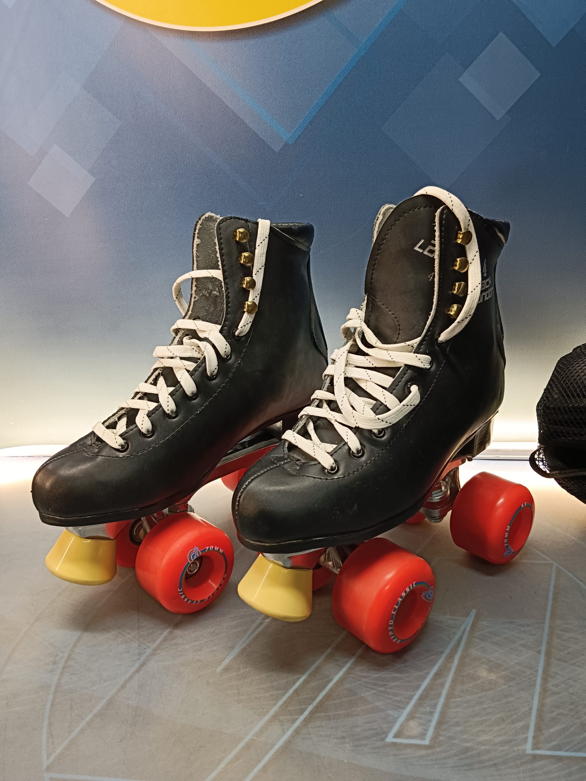 Patines 4 ruedas Jack London modelo artistico, talla 40 ( tambien 39) + protecciones y bolsa