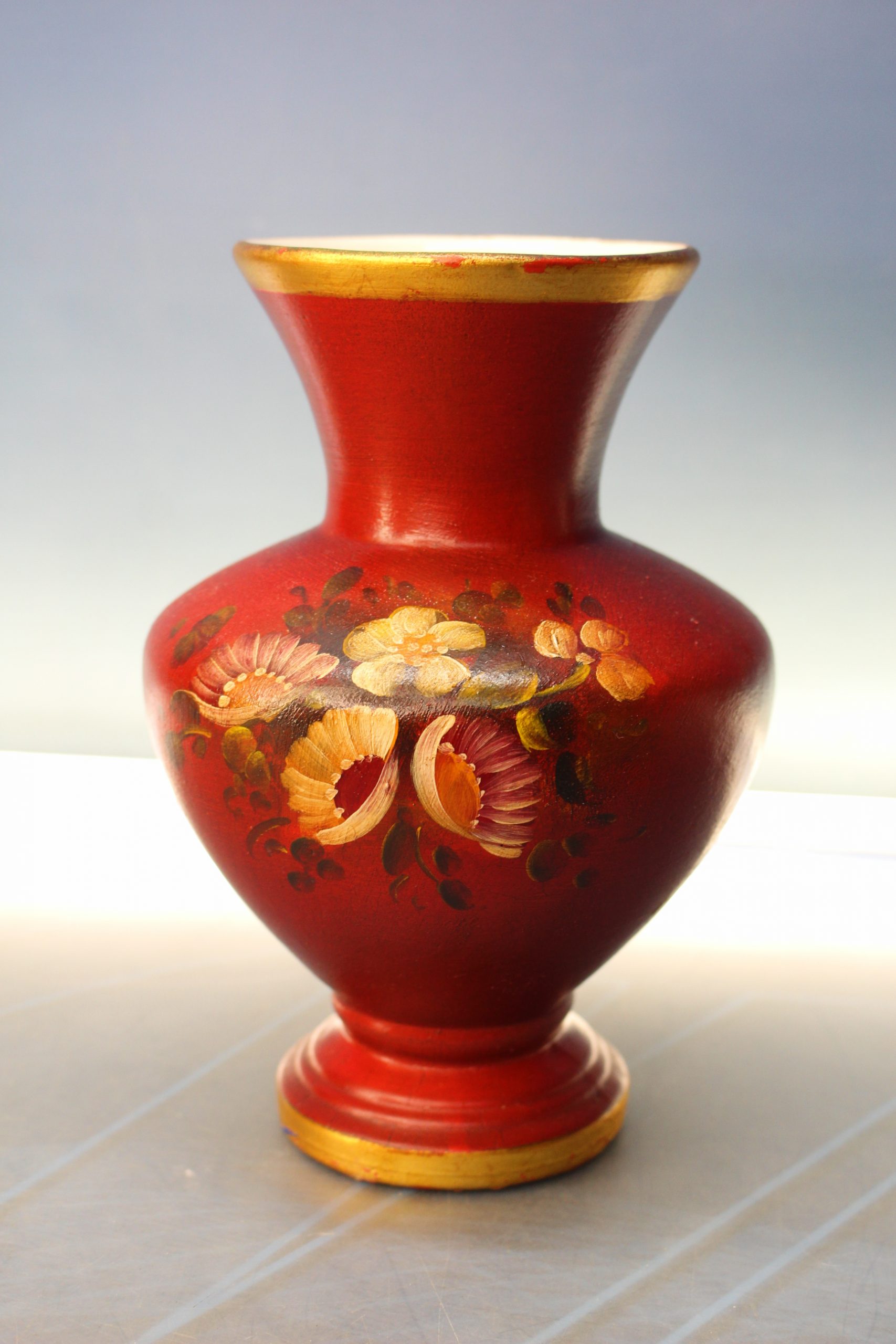 IMG_9949 Pequeño y tenebroso jarrón vintage pintado a mano. - Imagen 1