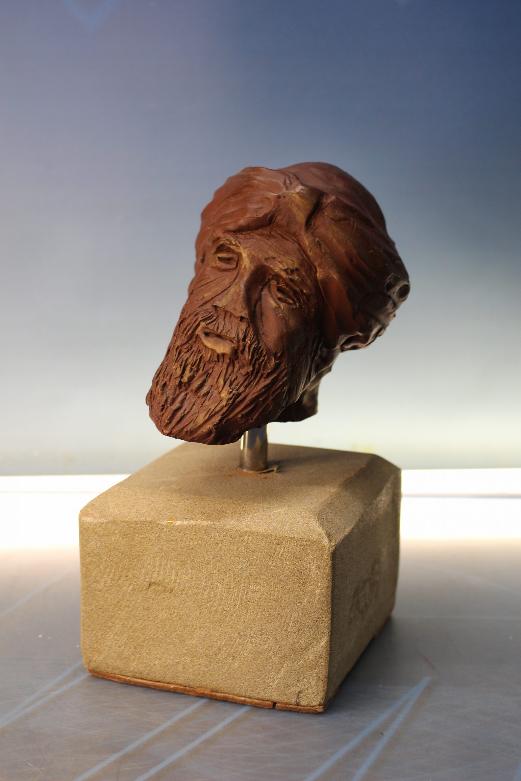 Escultura terracota Personaje con turbante.