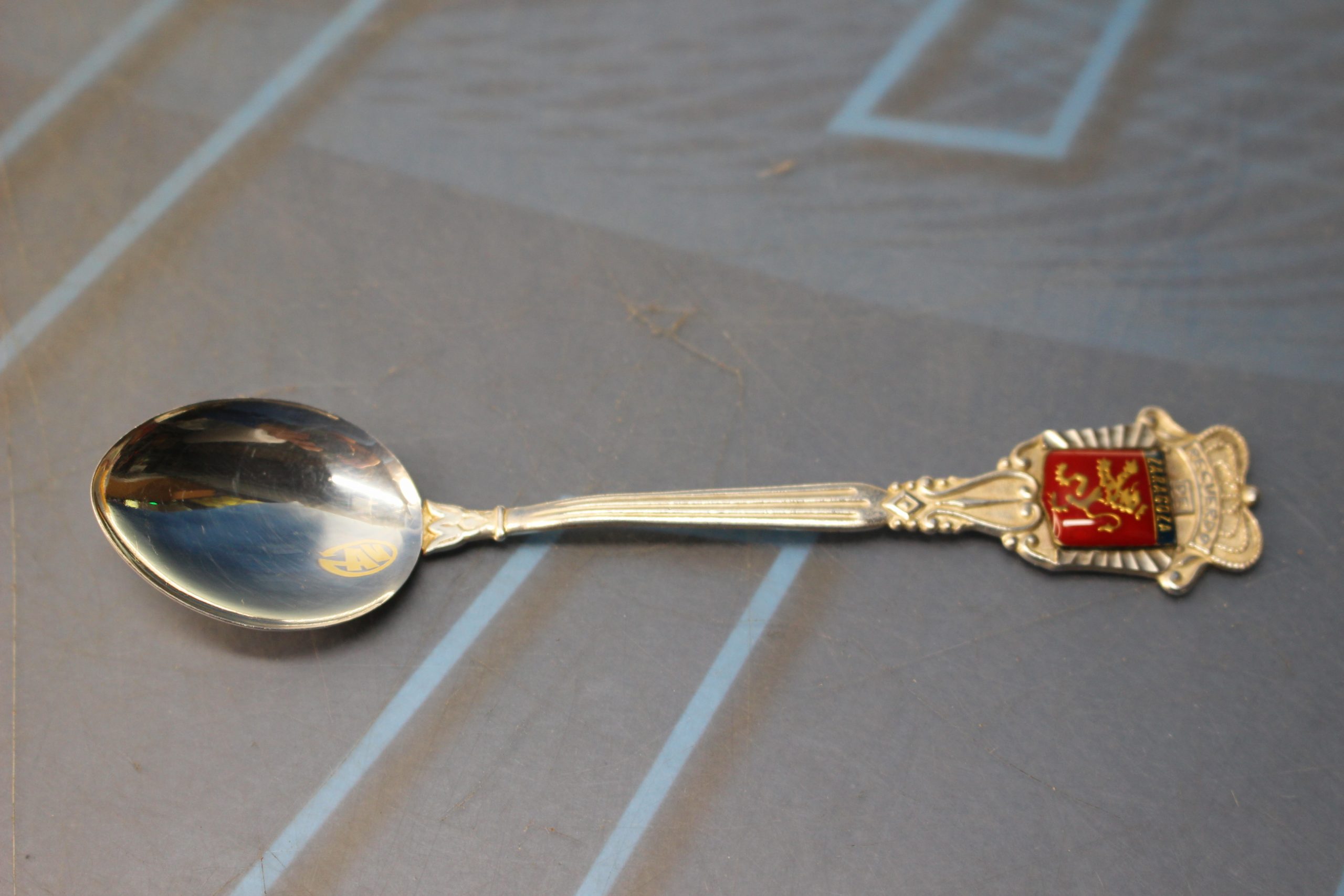 Cucharilla de plata de ley, escudo de Zaragoza.