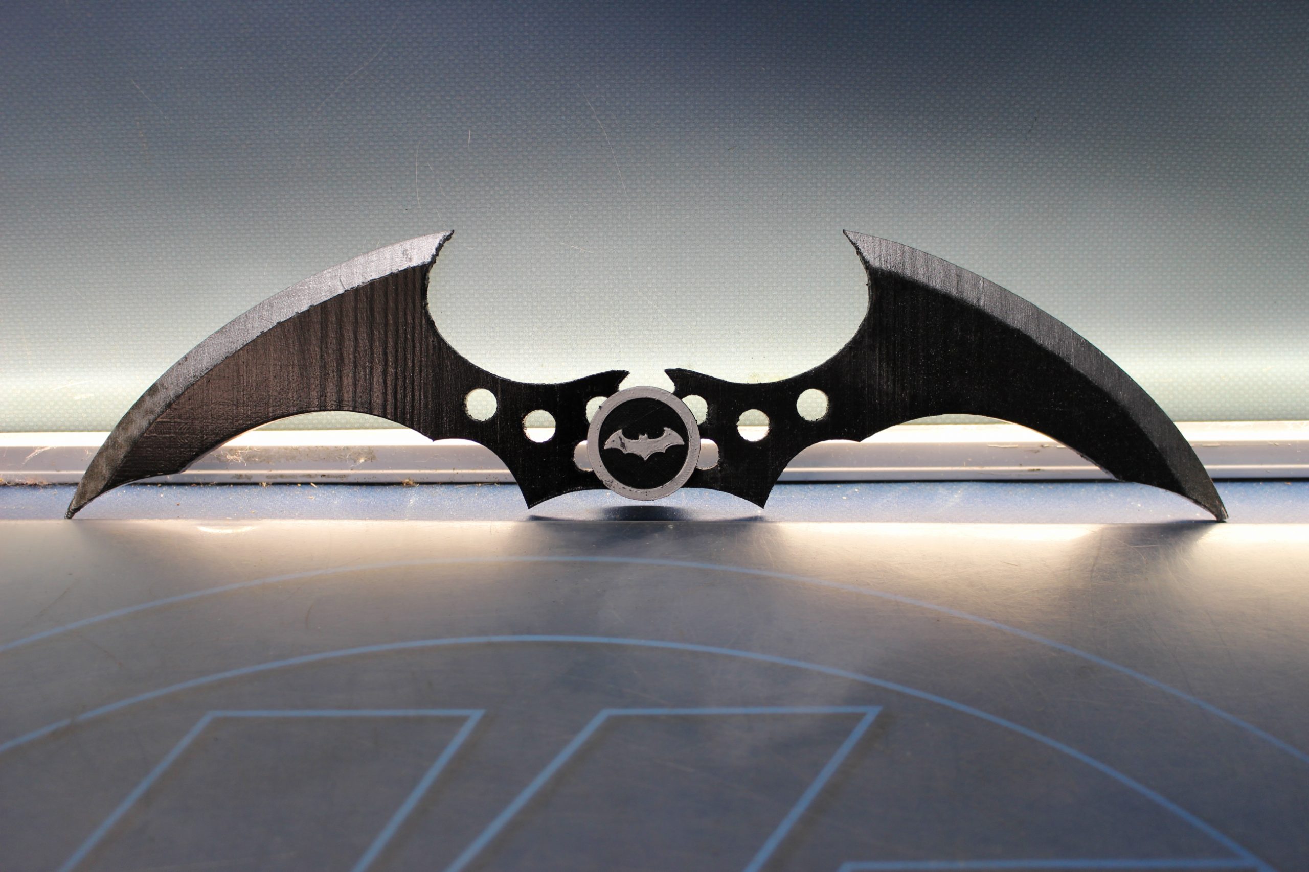 IMG_2957 Arkham Batarang. Replica - Imagen 1
