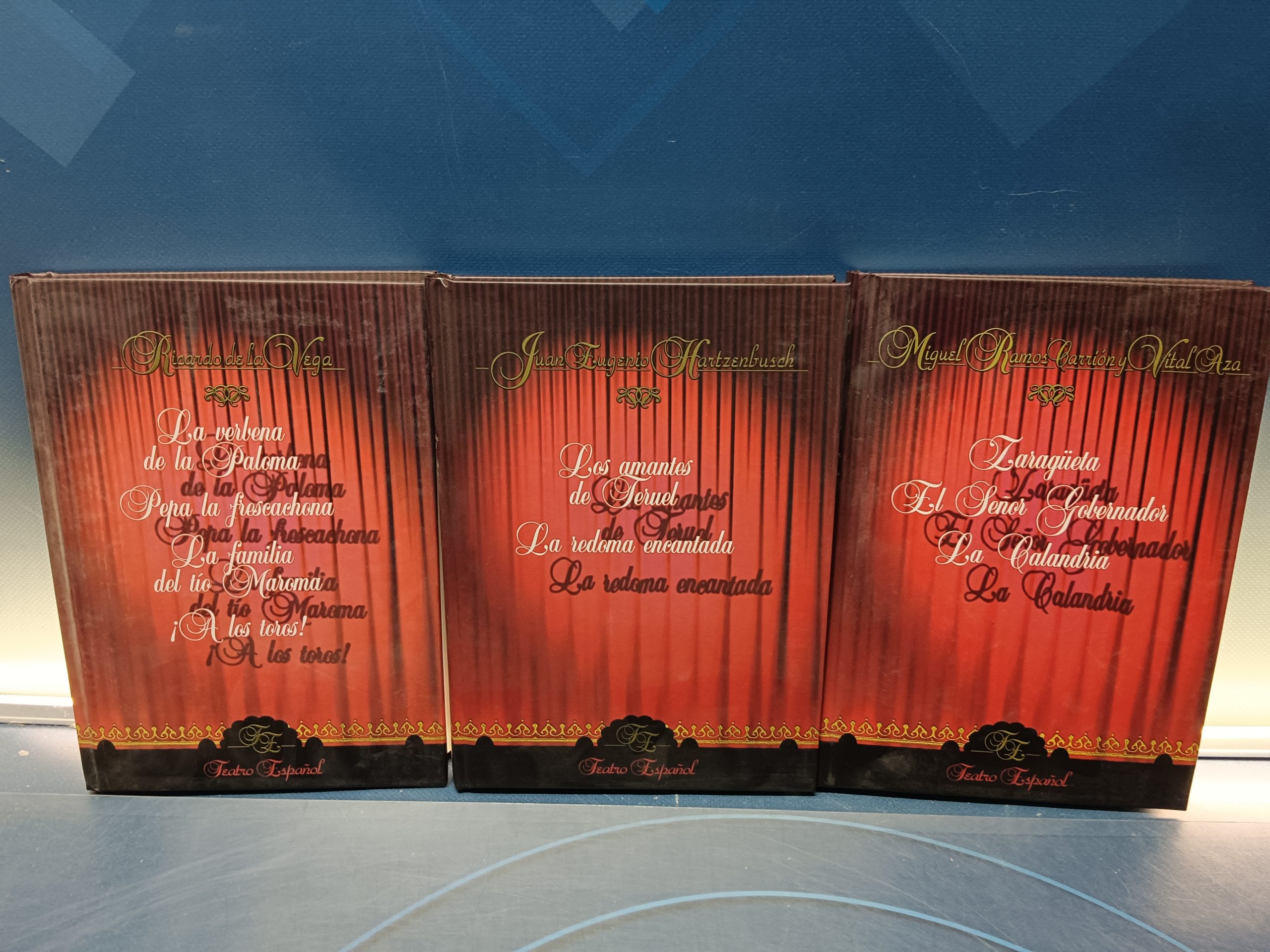 Tres libros, tapa dura, Colección Teatro Español , 2004 Ed. Rueda