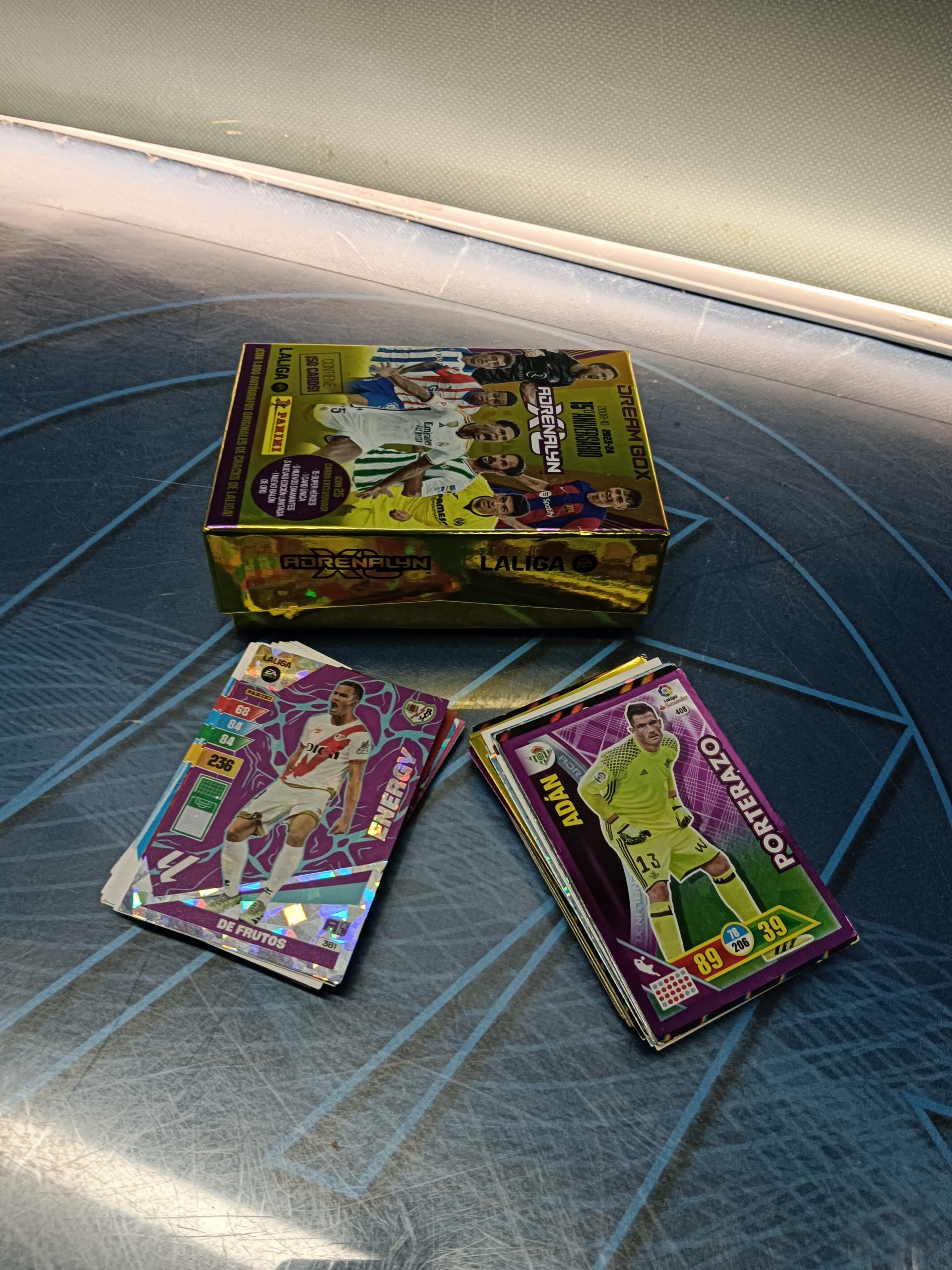 mas de 60 cartas ADRENALYN , liga 2016/17 y 2023/24 en su caja