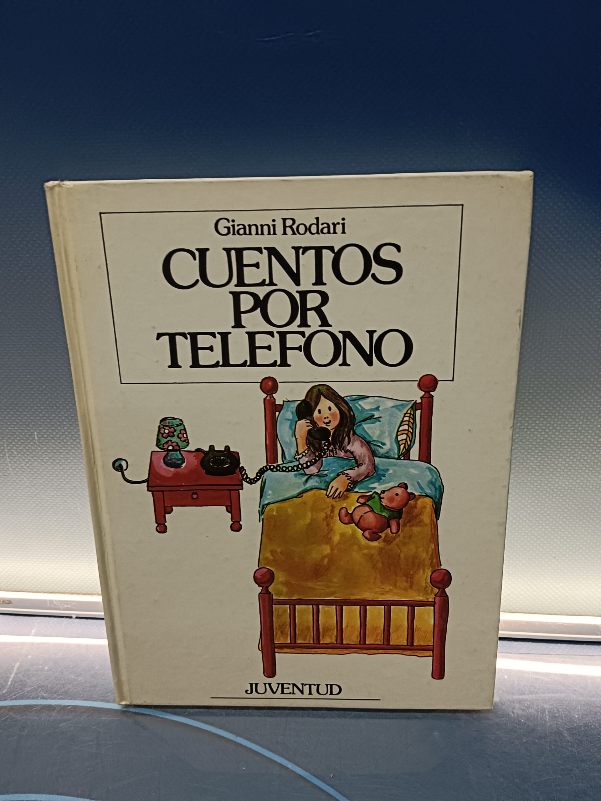LIBRO CUENTOS POR TELÉFONO de Gianni Rodari.