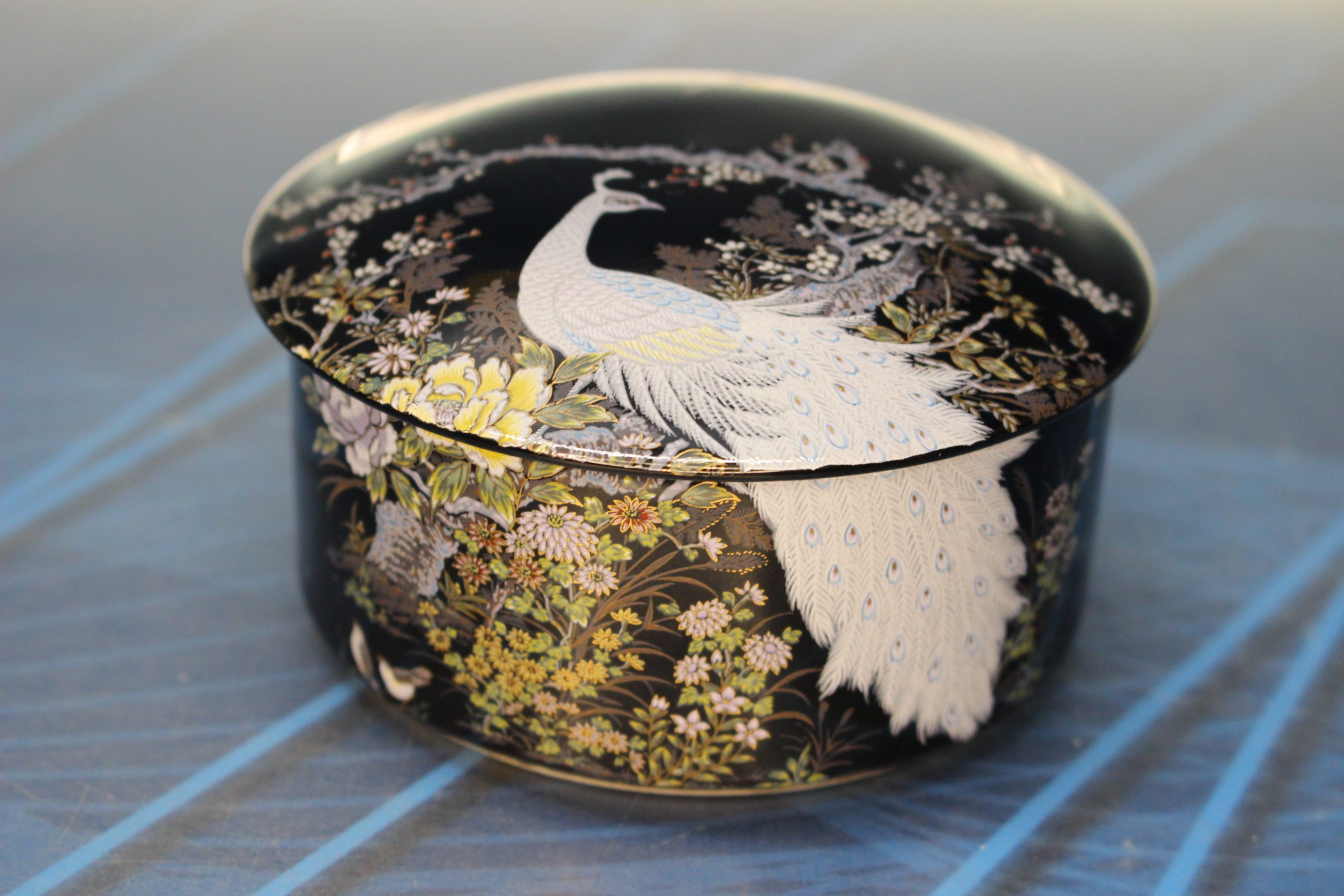 Joyero, caja de porcelana Shibata, Japón.