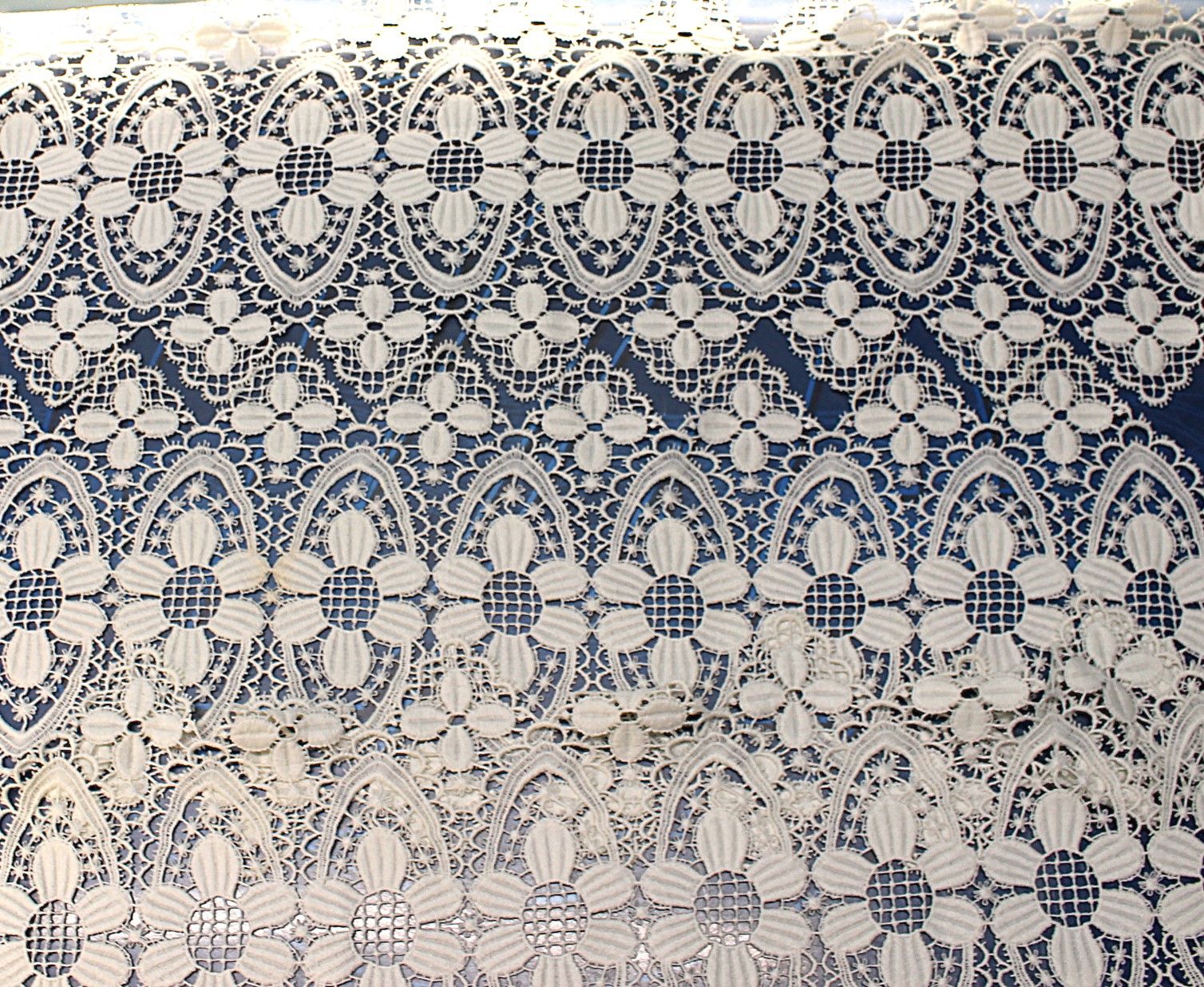 Tapetes, corremesas de encaje. Hechos a mano, mediados s.XX.