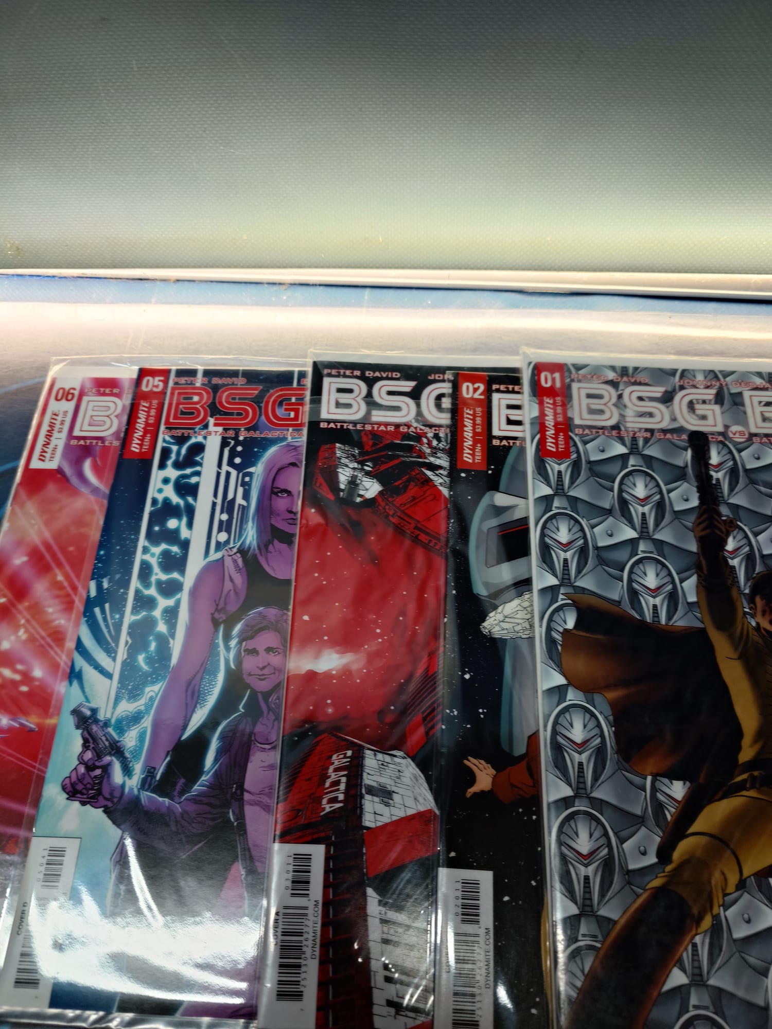 Cómics. Battlestar Galactica vs Battlestar Galactica. BSG vs BSG.