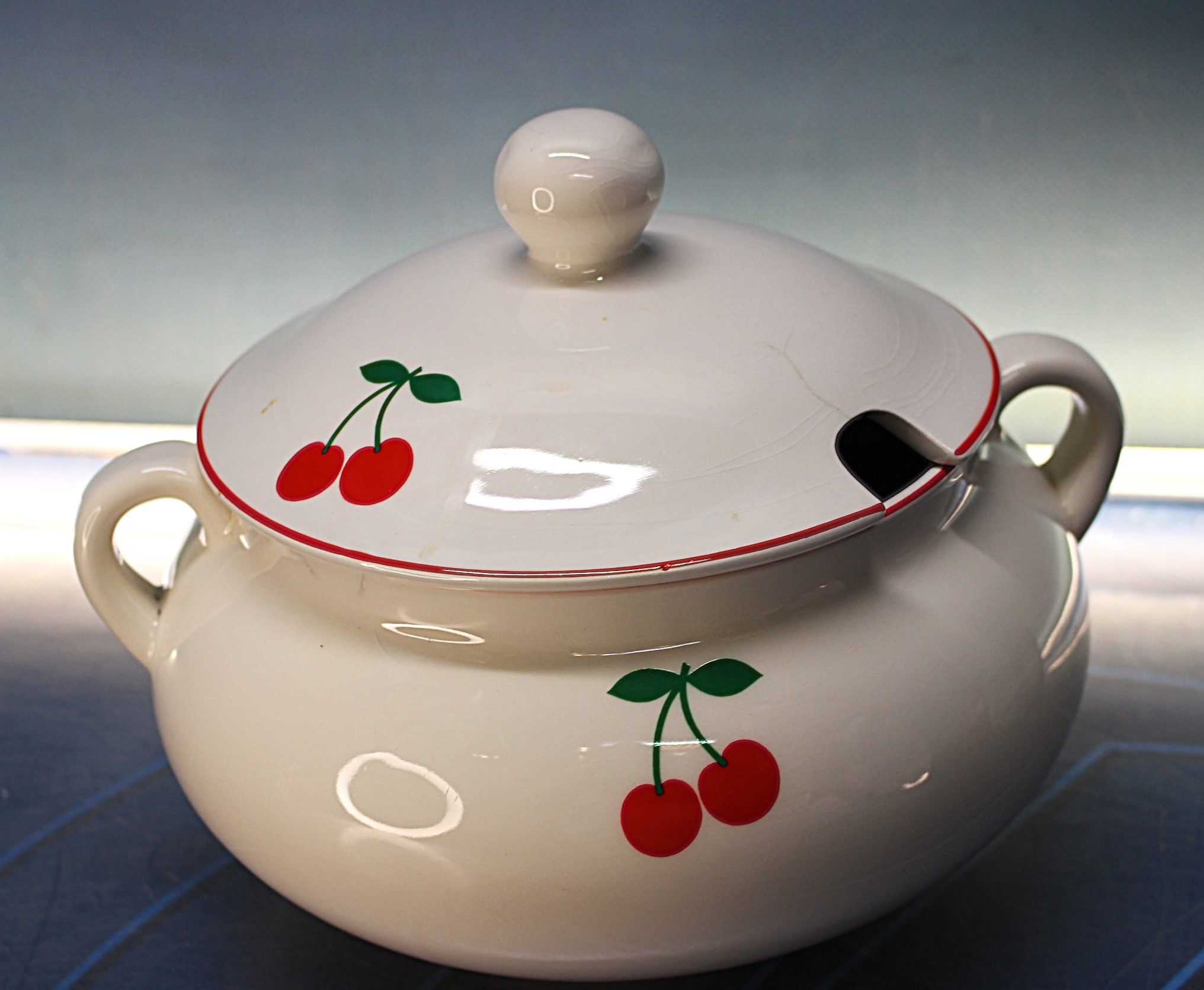 Sopera de porcelana San Claudio.