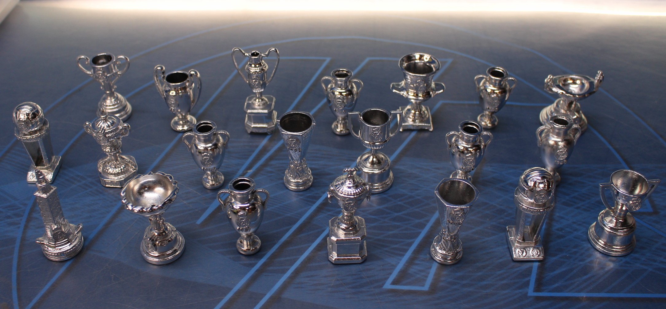 IMG_9474 Colección de copas del Real Madrid. La sala de trofeos del Real Madrid. - Imagen 1