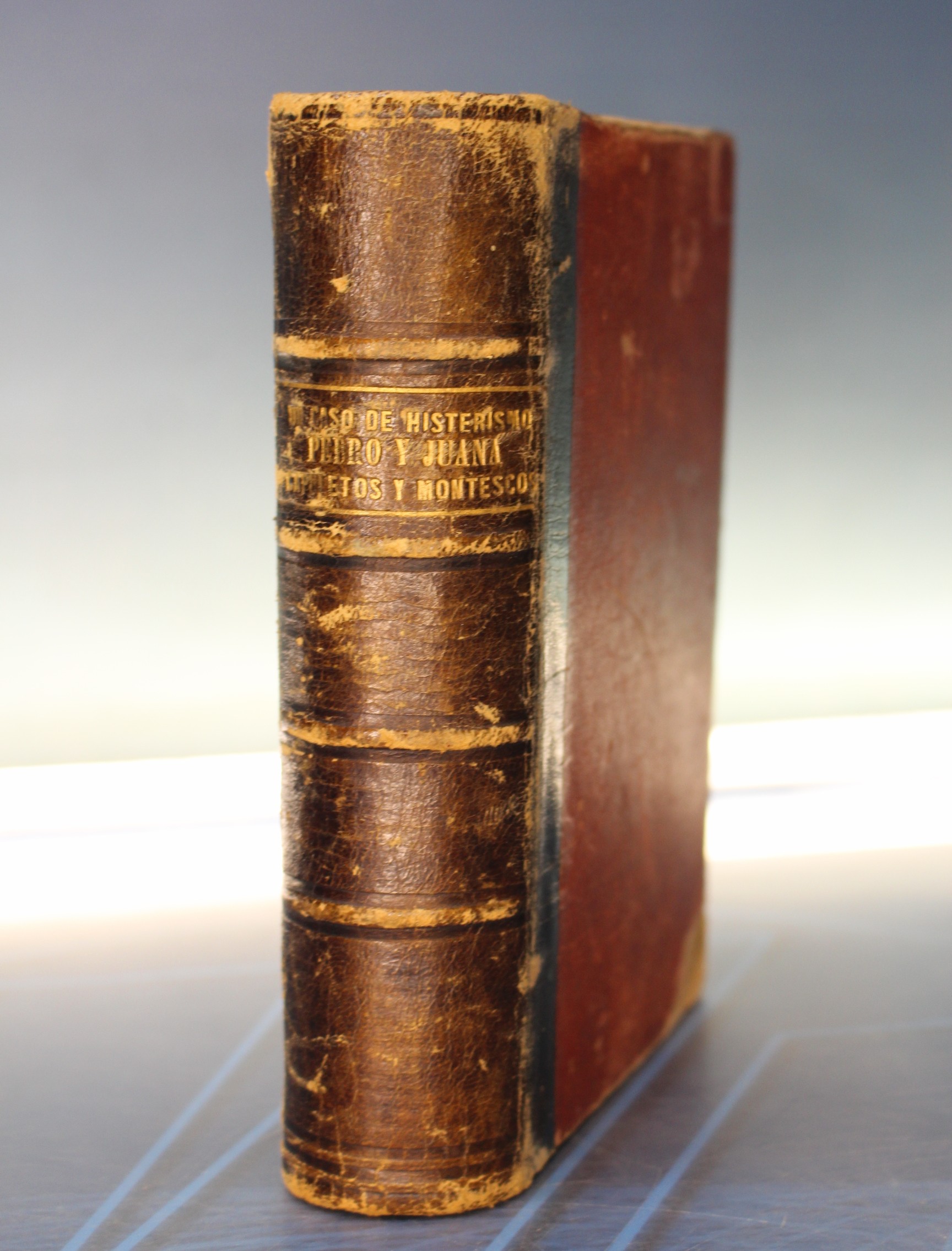 IMG_9501 Libros antiguos. Un caso de histerismo (Cuento trascendental) – López Allúe. 1902. - Imagen 1
