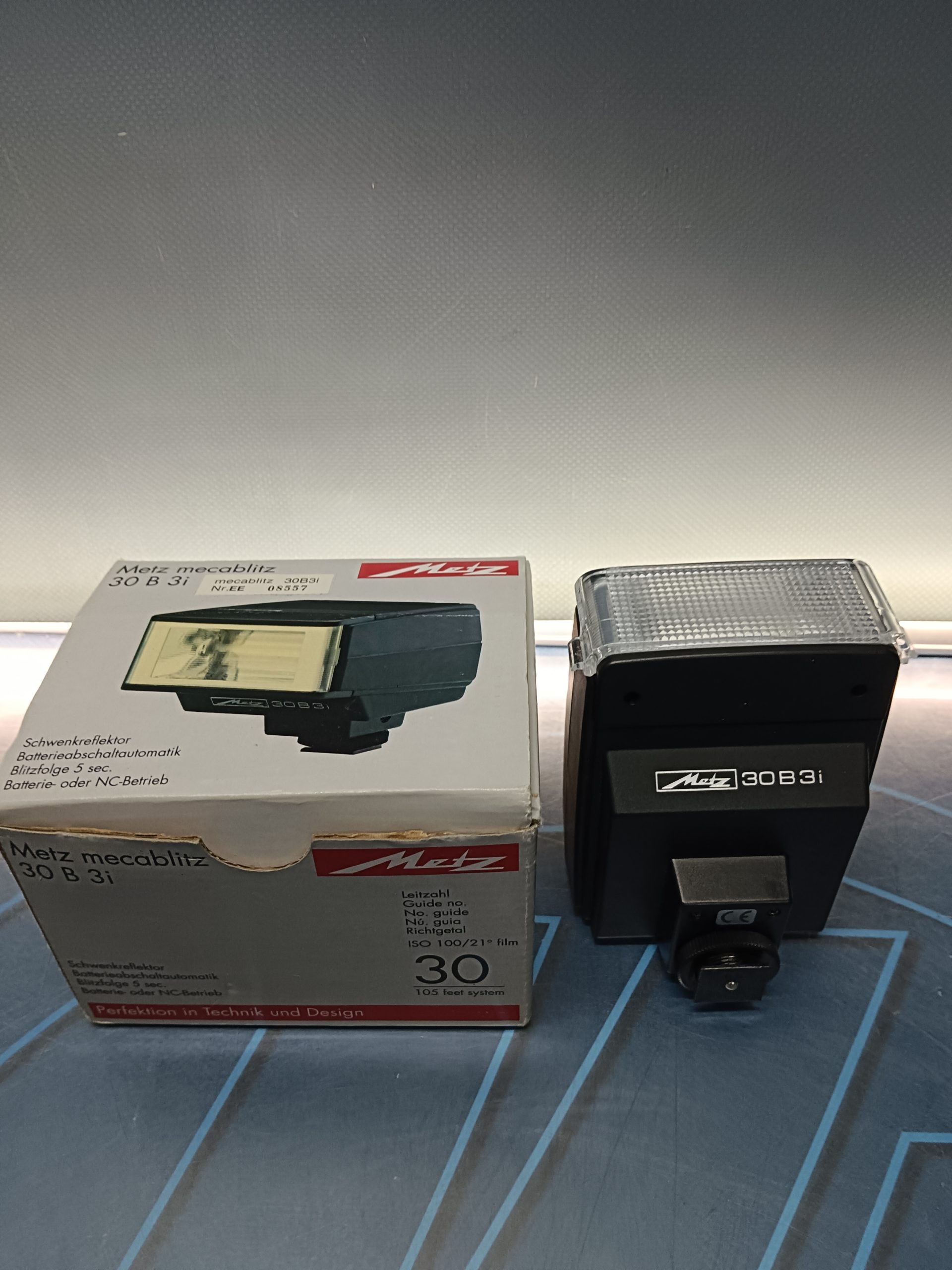 IMG_20250411_163616 Flash en caja metz mecablitz 30 B 3i - Imagen 1