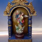 Virgen de Quito, del Panecillo o Alada en hornacina.