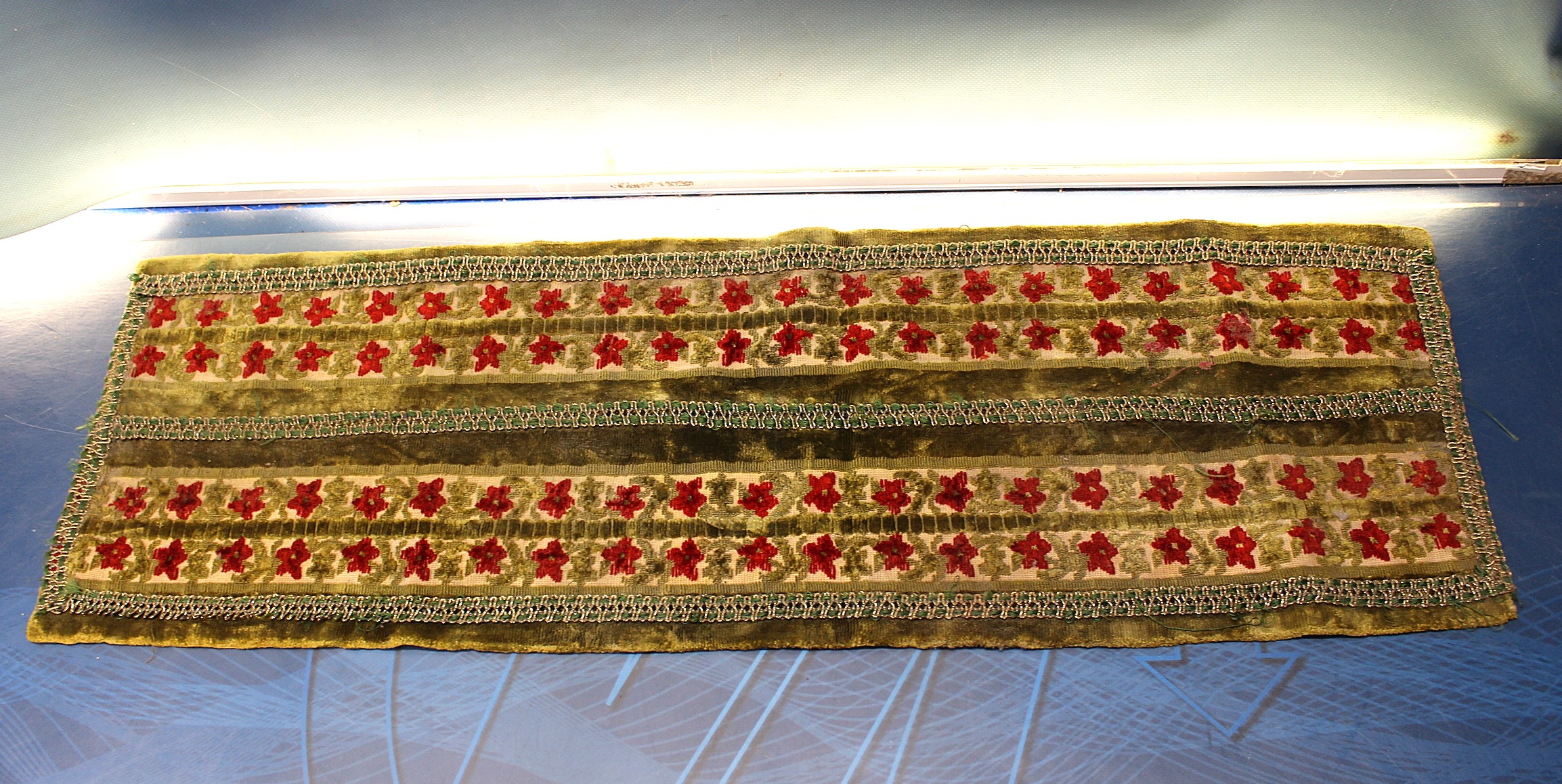 IMG_1215 Tapete de brocado. En estado aceptable, cierto desgaste. - Imagen 1